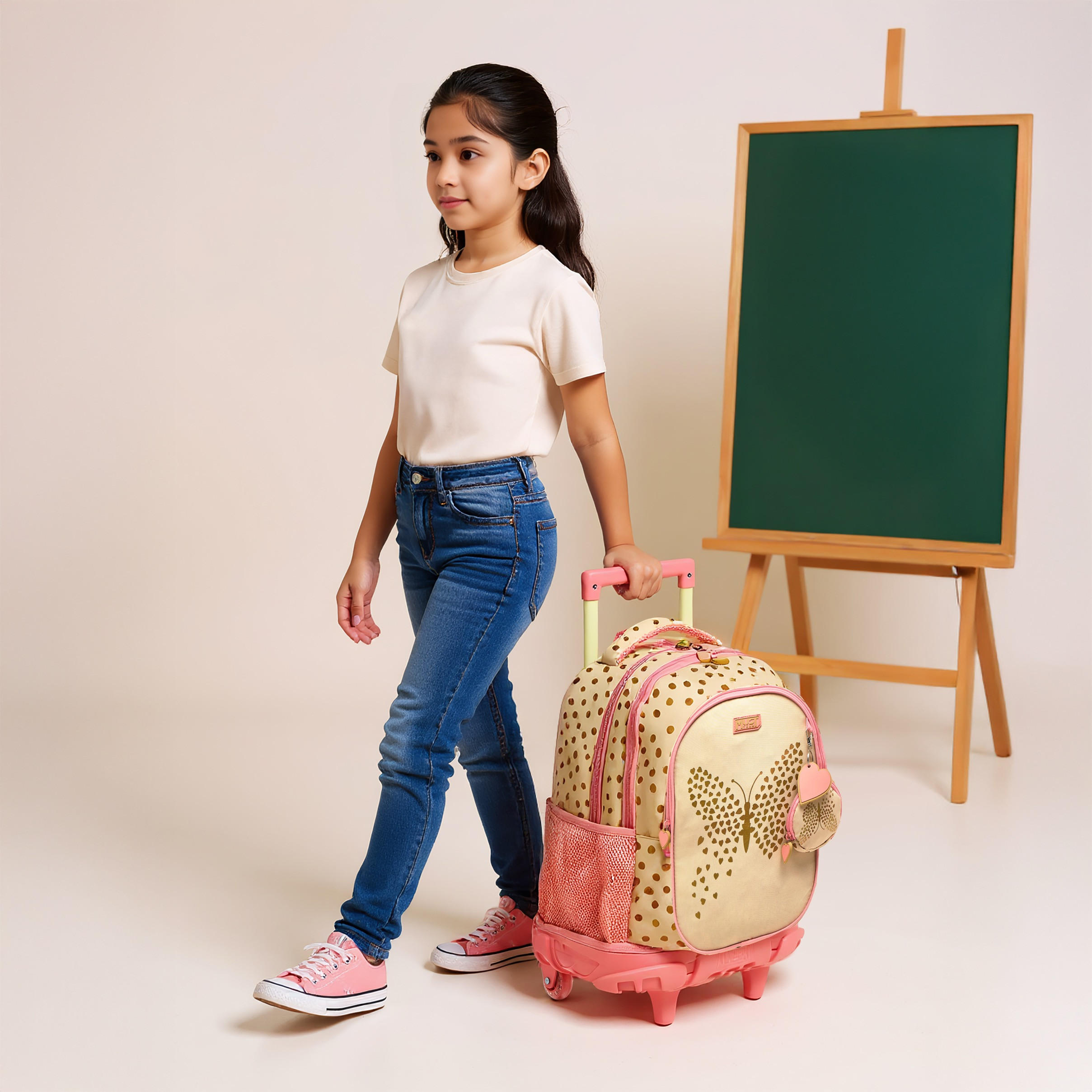 شنطة ترولي للبنات 5-8 سنوات بمقبض قابل للسحب وتصميم فراشة من ماست-school-bagsandbackpacks-trolleybags-image-2