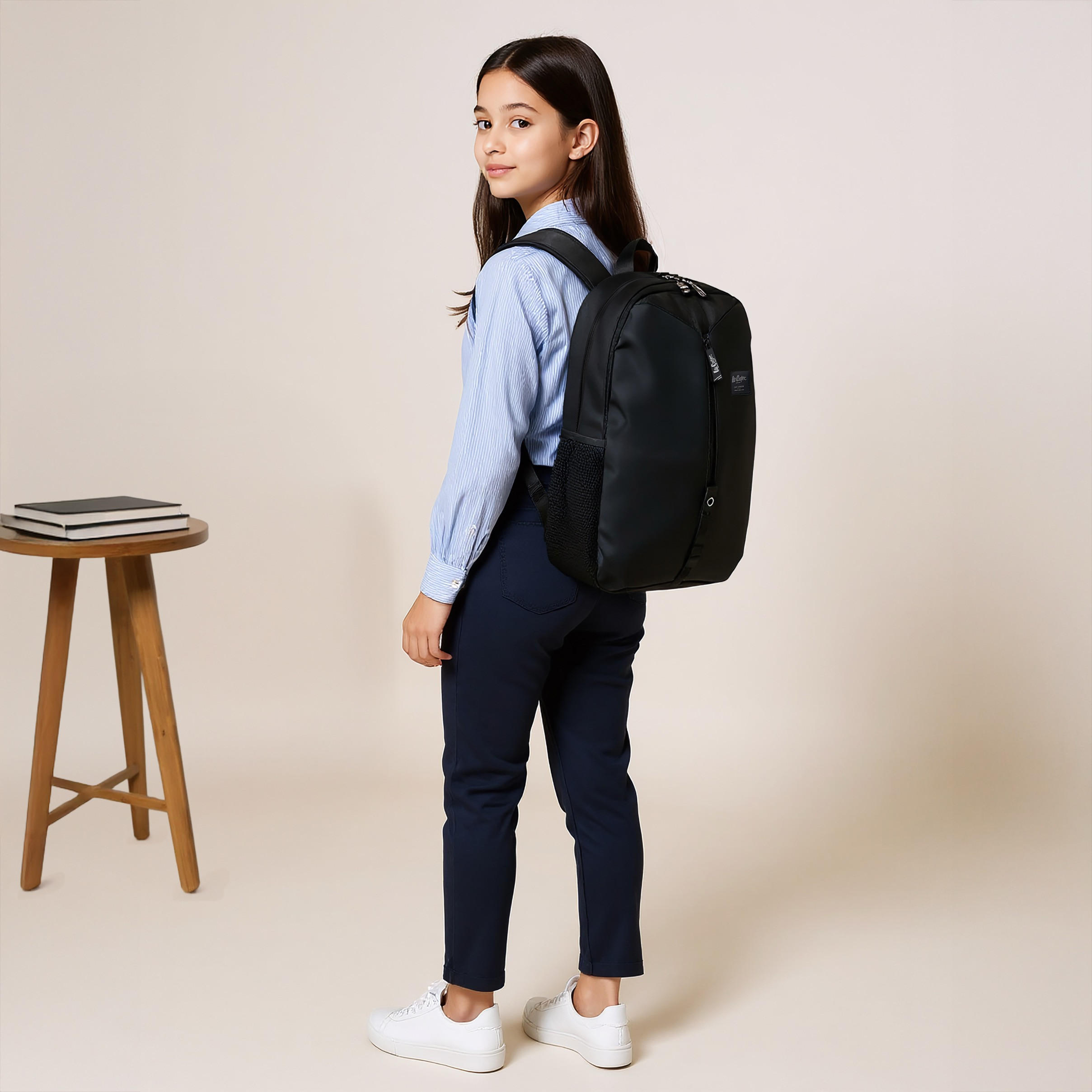 شنطة ظهر بأحزمة كتف قابلة للتعديل وتفاصيل الشعار من لي كوبر - 15x50x33 سم-school-bagsandbackpacks-backpacks-image-2