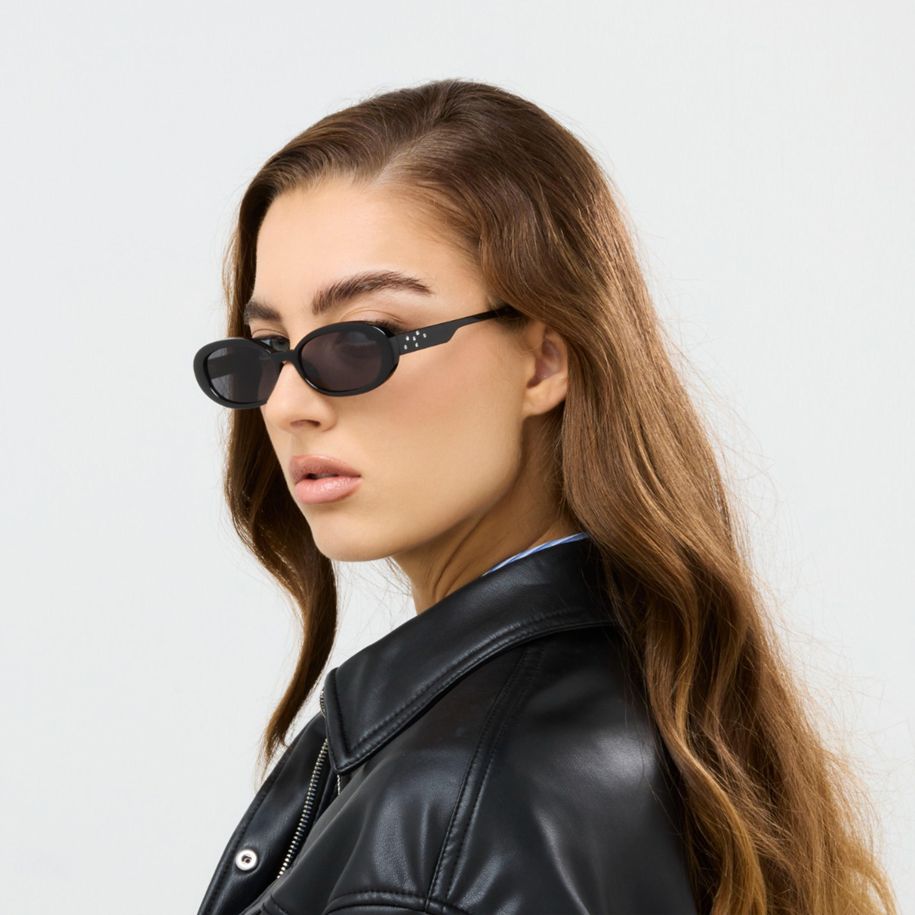 بلاك آوت- نظارة شمسية دوريس بيضاوية رمادية مقاس 53 مم - BLA-000340-0107-women-sunglasses-image-5