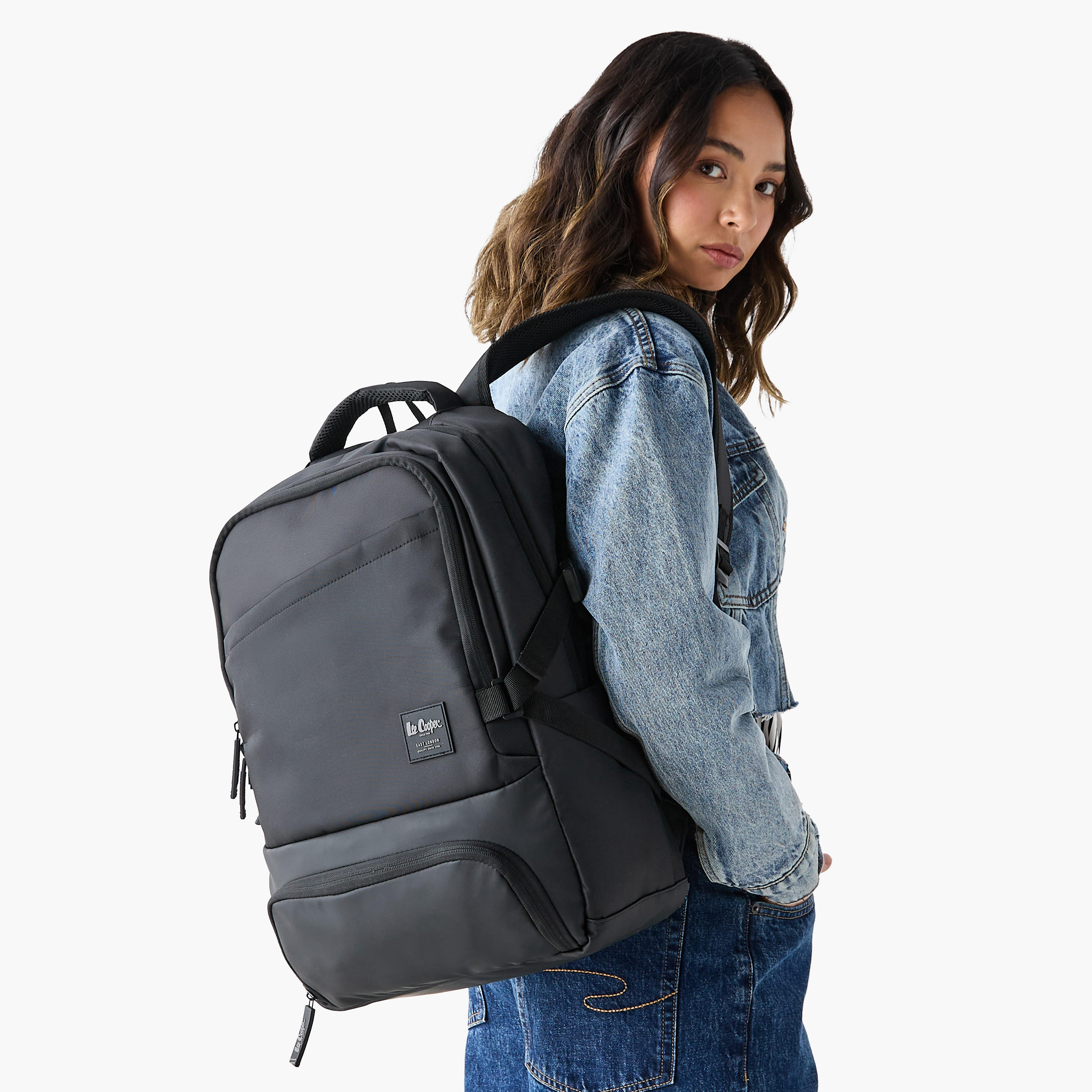 شنطة ظهر بألواح وسحاب إغلاق بسحاب وحمّالات قابلة للتعديل من لي كوبر - 47x32x15 سم-men-bags-image-3