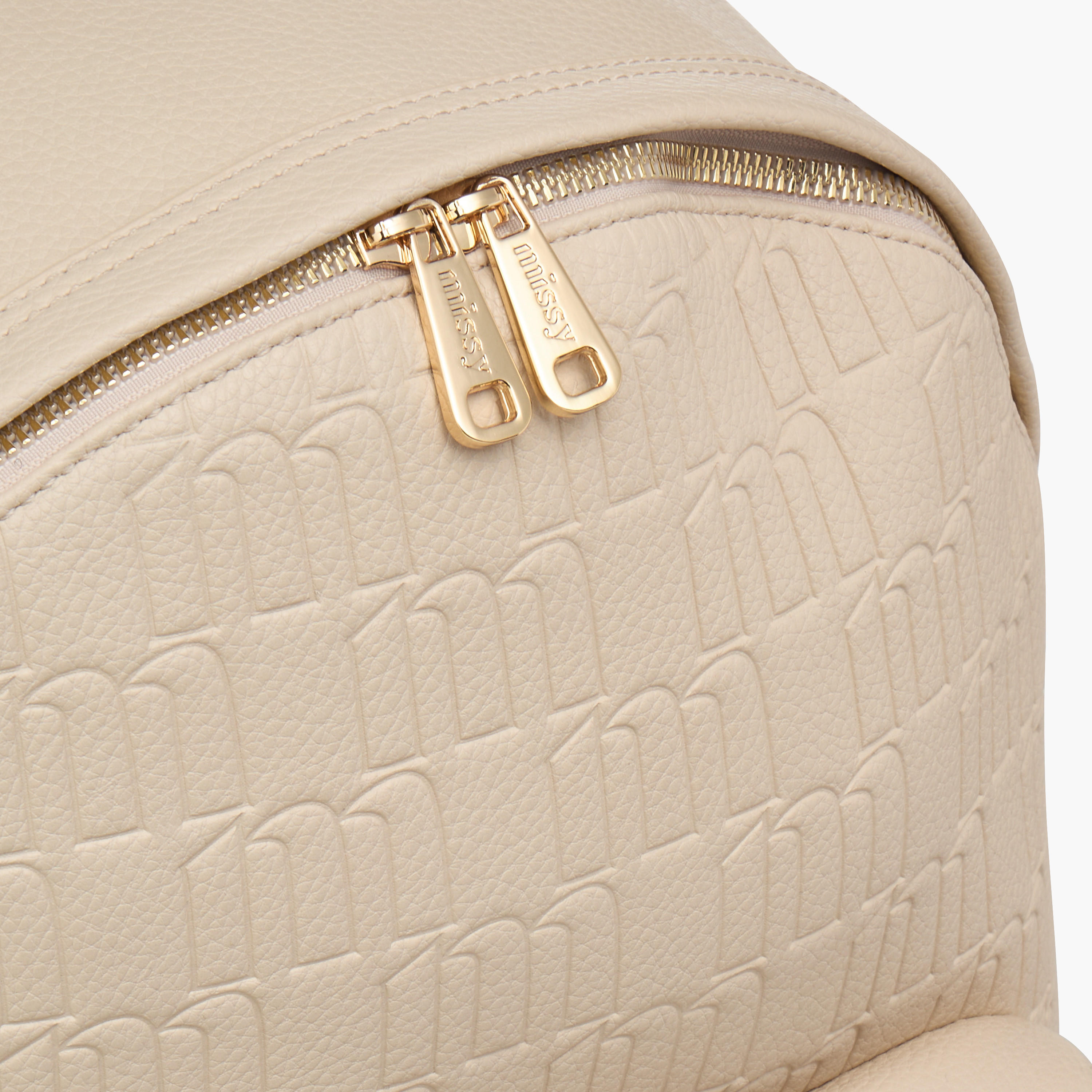 شنطة ظهر بنقوش مونوجرام وجيب لابتوب من ميسي-women-bagsandwallets-backpacks-image-3