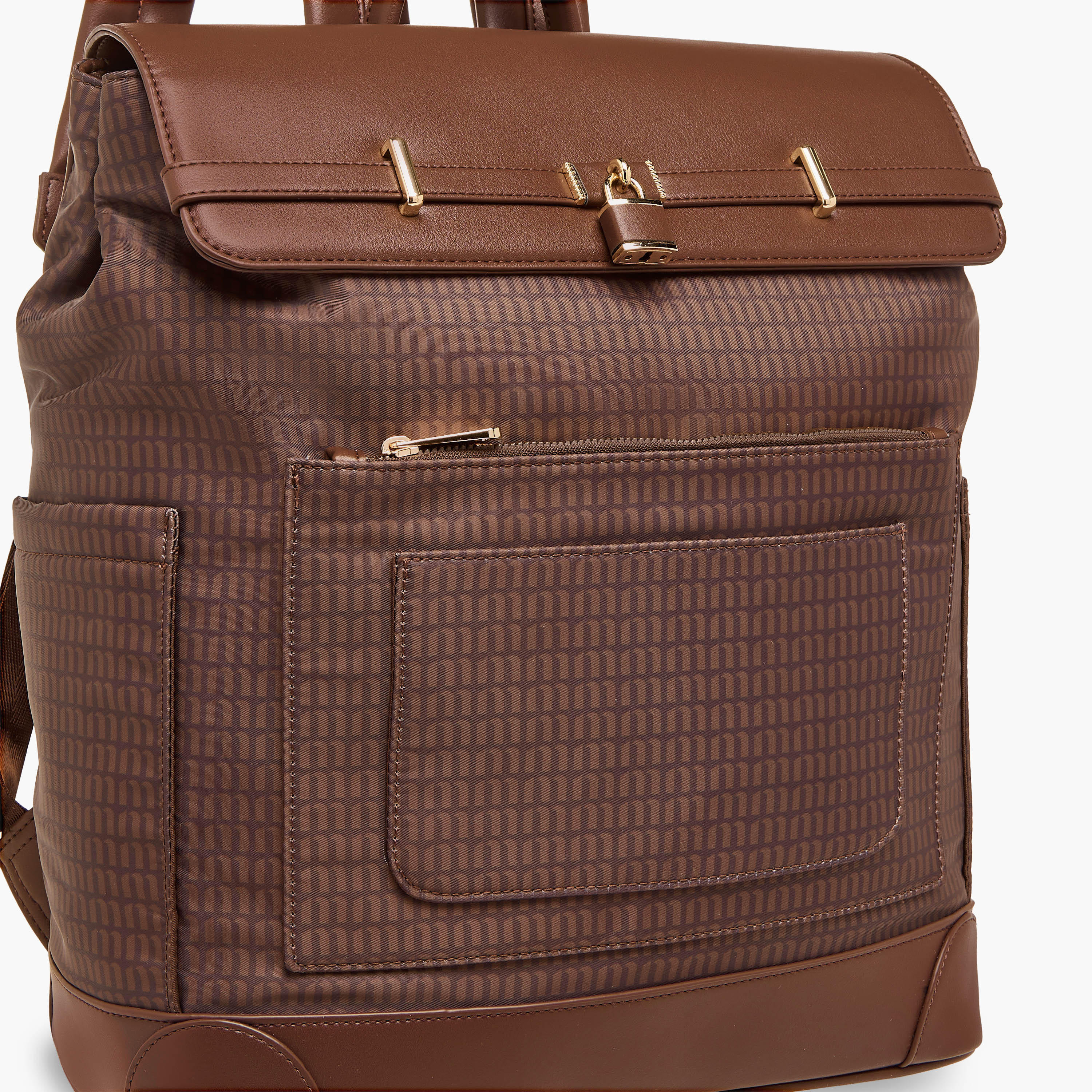 شنطة ظهر بأحزمة كتف قابلة للتعديل وطبعات مونوجرام من ميسي - 33x14x38 سم-women-bagsandwallets-backpacks-image-6