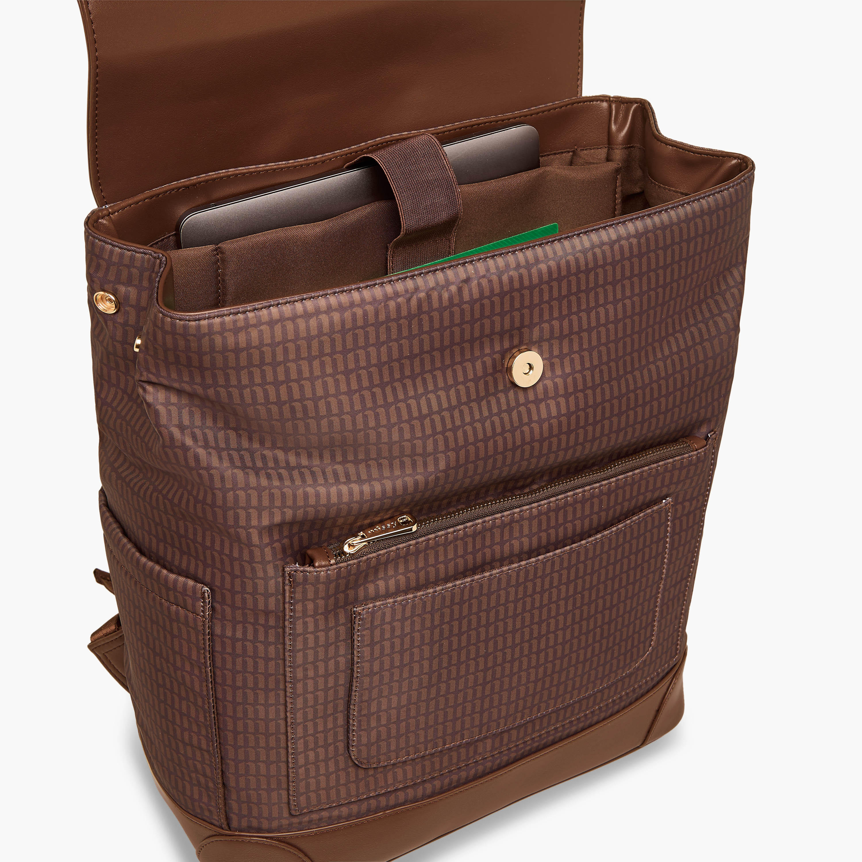 شنطة ظهر بأحزمة كتف قابلة للتعديل وطبعات مونوجرام من ميسي - 33x14x38 سم-women-bagsandwallets-backpacks-image-8