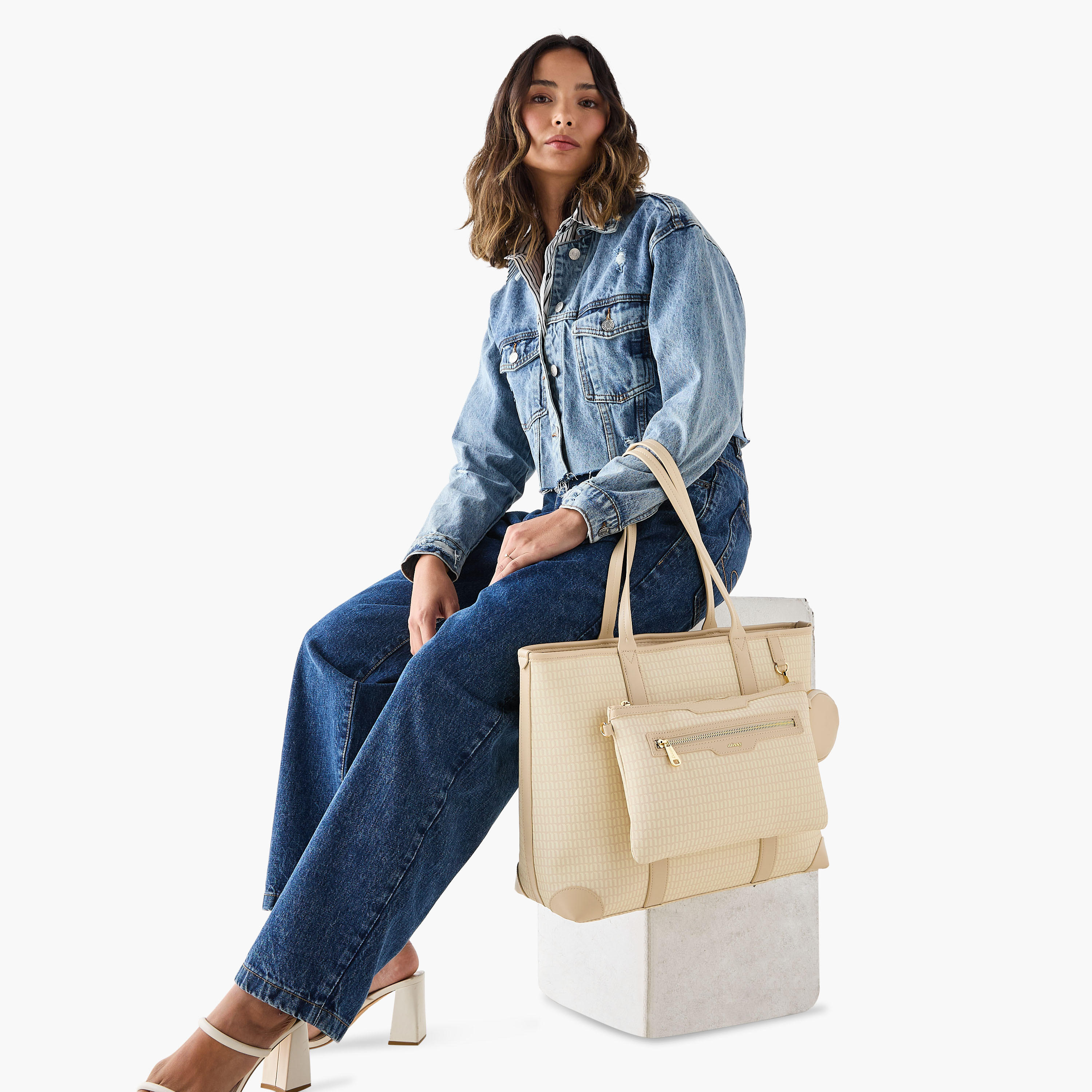 شنطة توتي بطبعات مونوجرام ومقبض مزدوج ومحفظة قابلة للفصل من ميسي-women-bagsandwallets-handbags-image-2