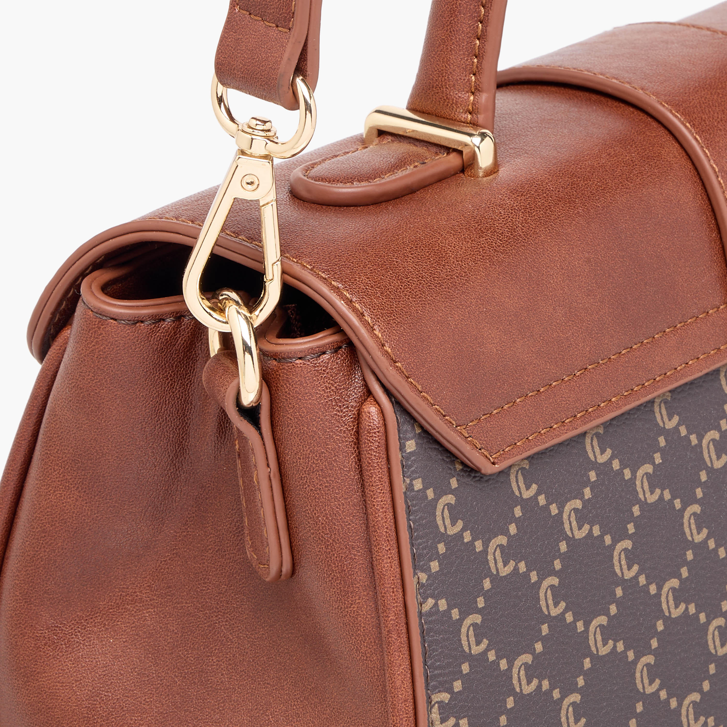 شنطة ساتشيل بطبعات مونوجرام ومقبض علوي وزر إغلاق من لو كونفرت-women-bagsandwallets-handbags-image-6