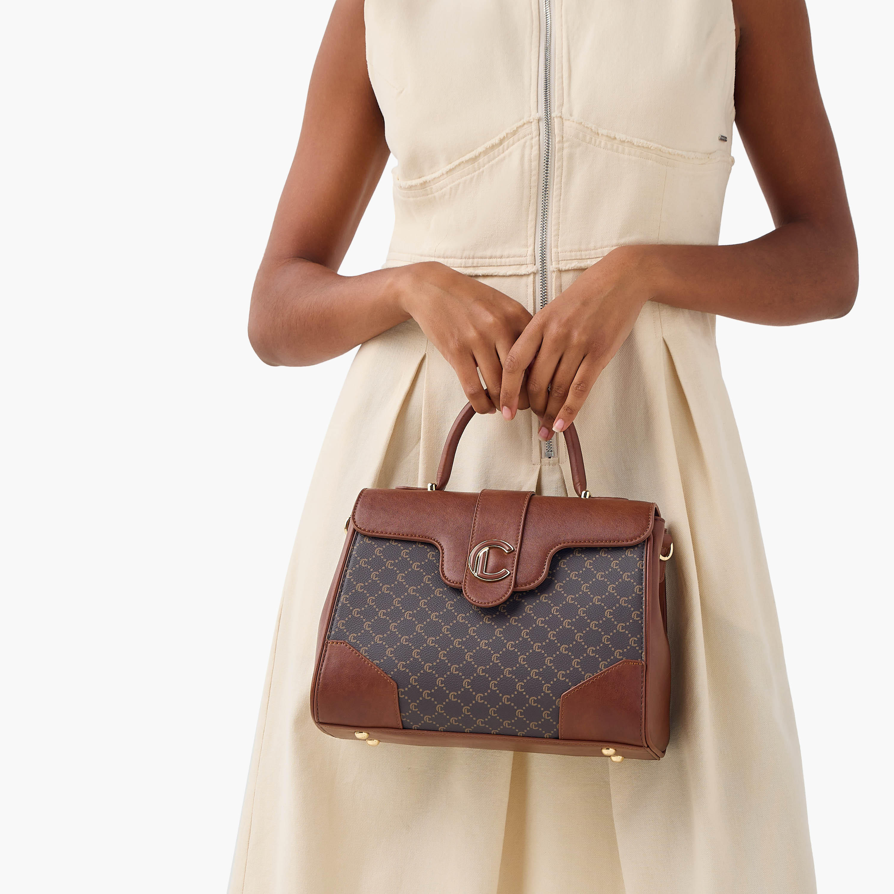 شنطة ساتشيل بطبعات مونوجرام ومقبض علوي وزر إغلاق من لو كونفرت-women-bagsandwallets-handbags-image-9