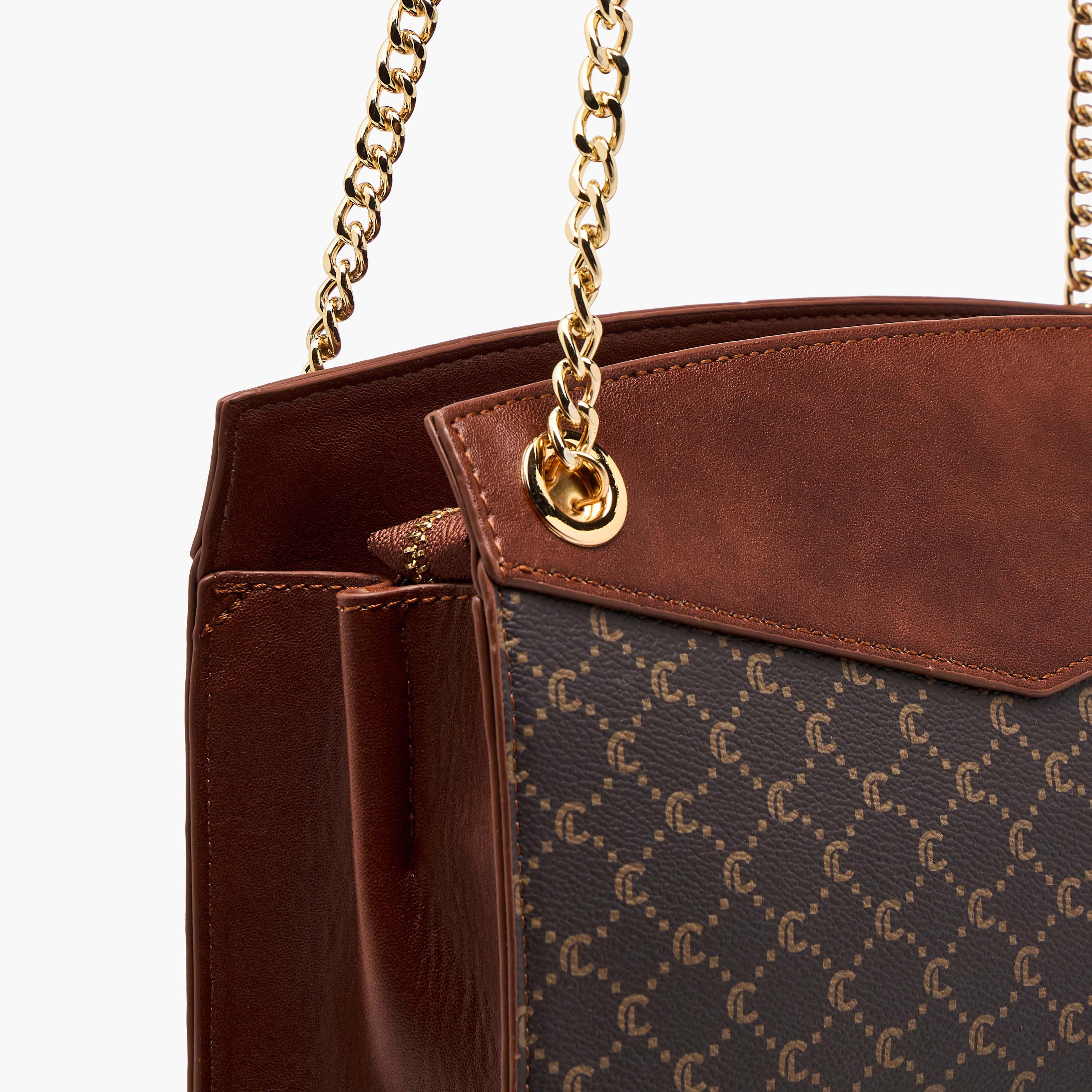 شنطة كتف بطبعات مونوجرام وحزام سلسلة وسحاب إغلاق من لو كونفورت-women-bagsandwallets-handbags-image-7