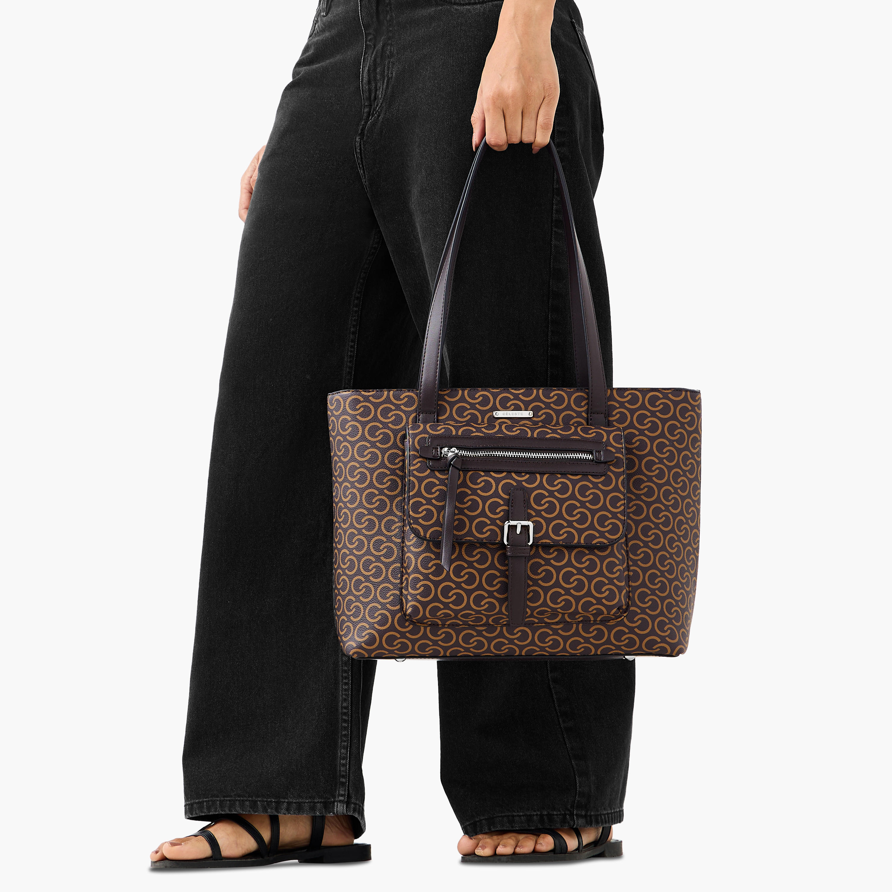 شنطة توتي بسحاب إغلاق وطبعات مونوجرام من سيليست-women-bagsandwallets-handbags-image-2