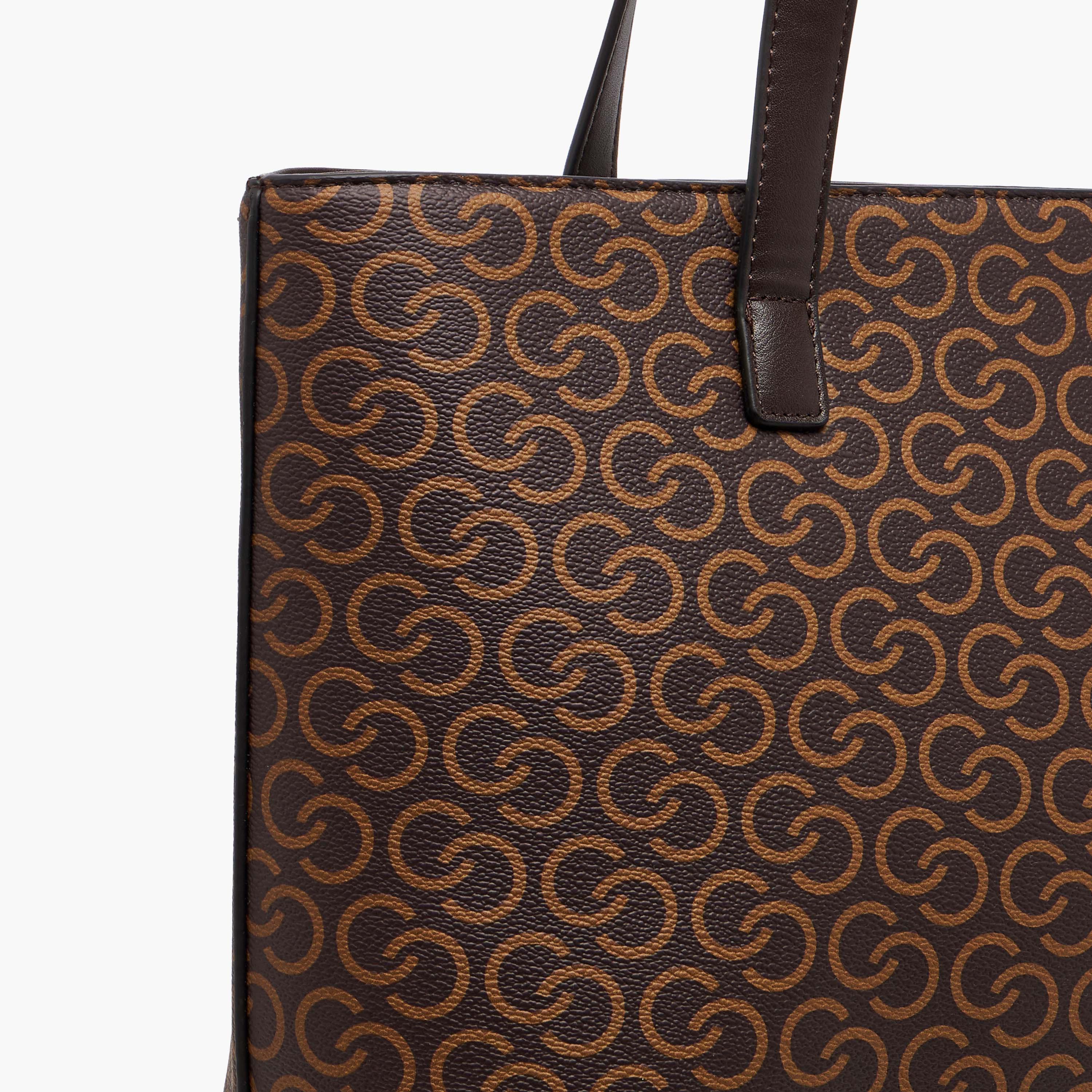 شنطة توتي بسحاب إغلاق وطبعات مونوجرام من سيليست-women-bagsandwallets-handbags-image-6