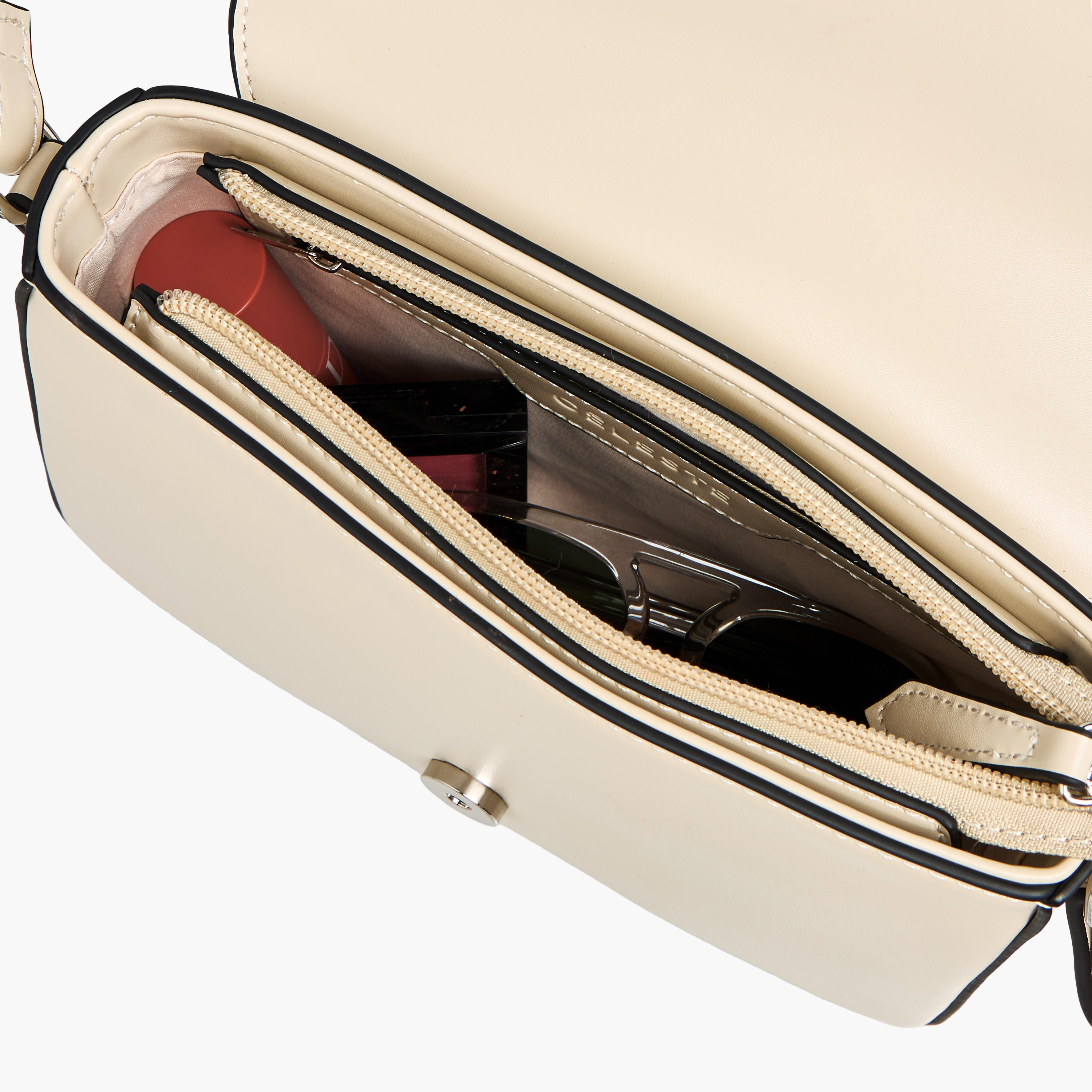 شنطة كروس بودي بطبعات مونوجرام وبزر إغلاق من سيليست-women-bagsandwallets-handbags-image-8