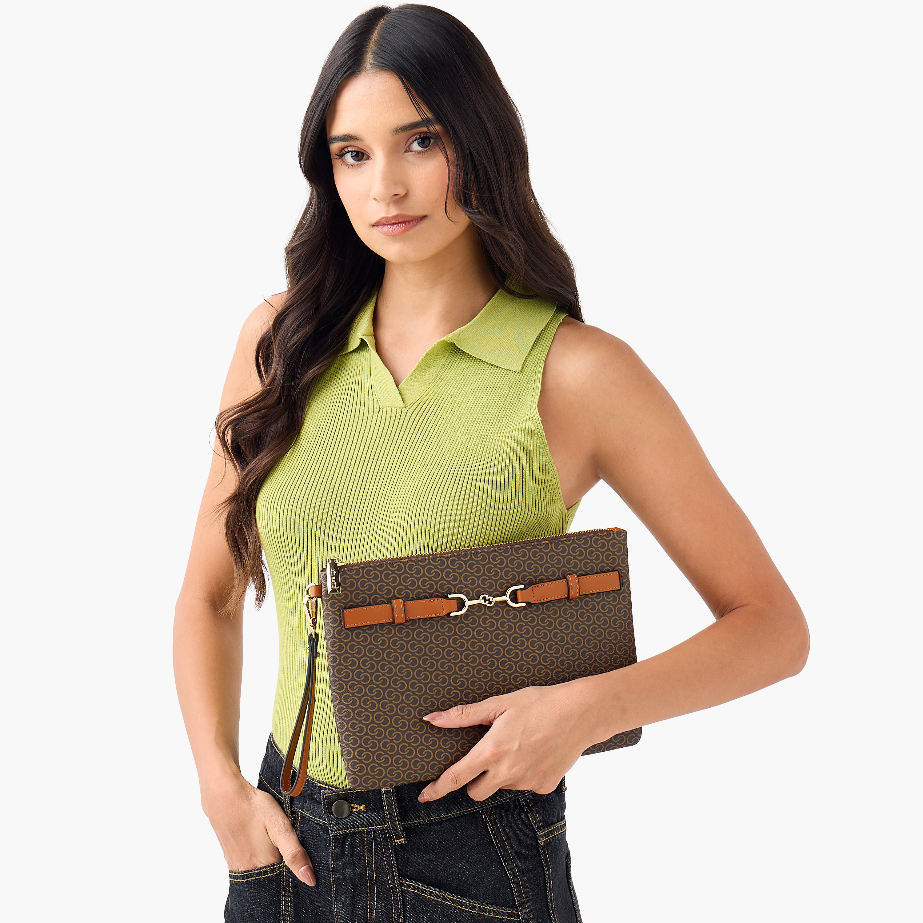 شنطة كلاتش بسحاب إغلاق وطبعات مونوجرام من سيليست-women-bagsandwallets-handbags-image-2