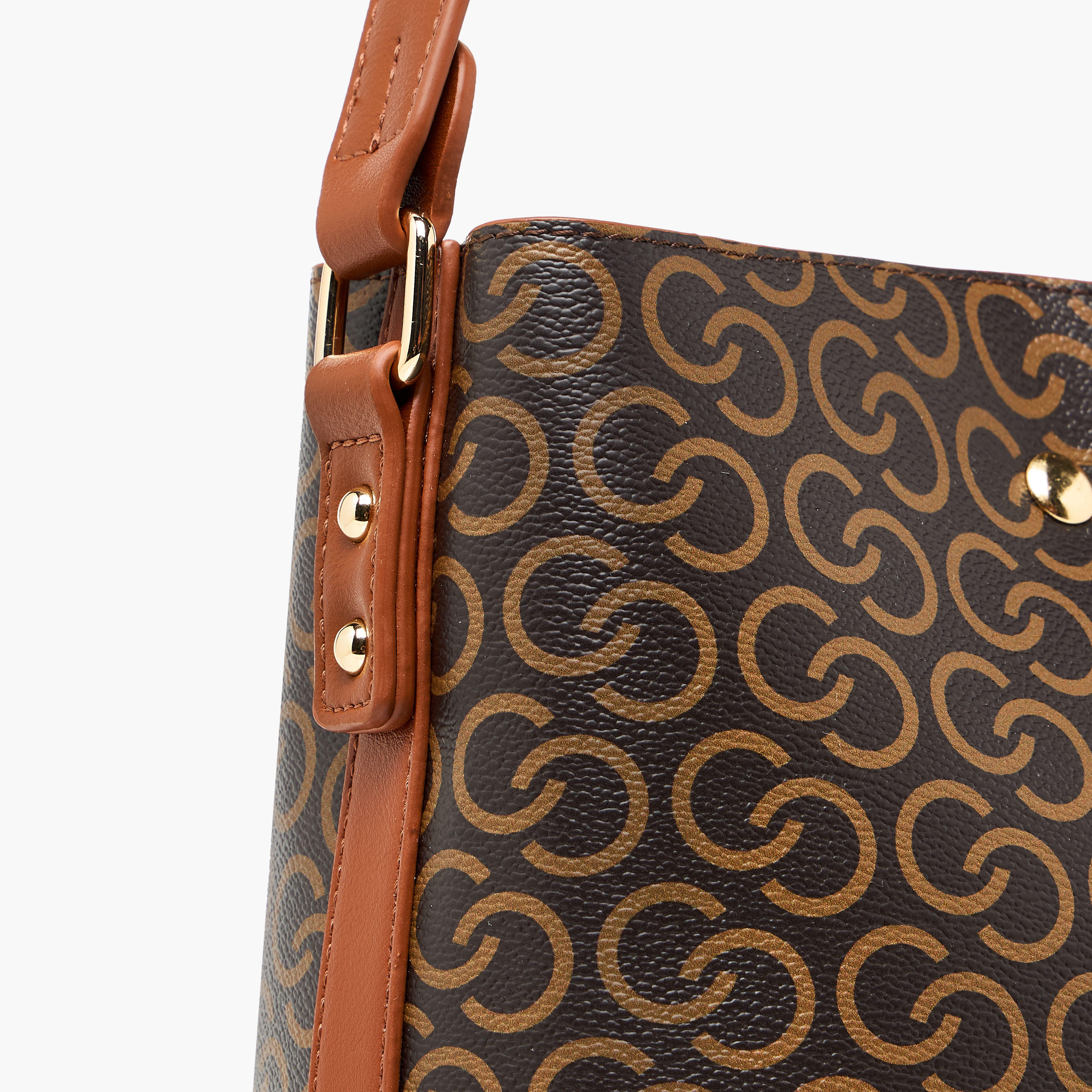 شنطة كتف بسحاب إغلاق وطبعات مونوجرام من سيليست-women-bagsandwallets-handbags-image-9