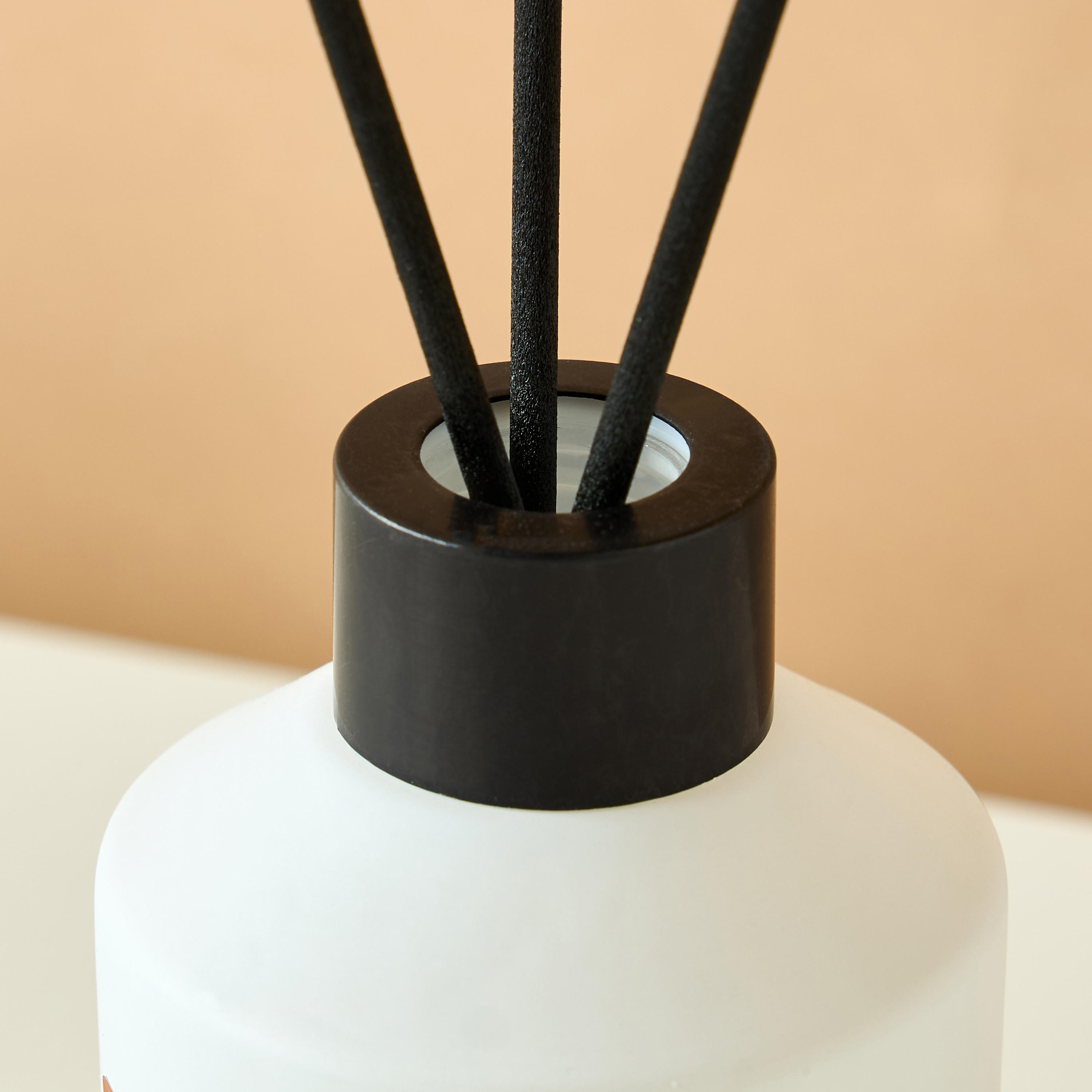 Fresh Linen Reed Diffuser - 200 ml-household-homefragrance-reeddiffusers-image-4