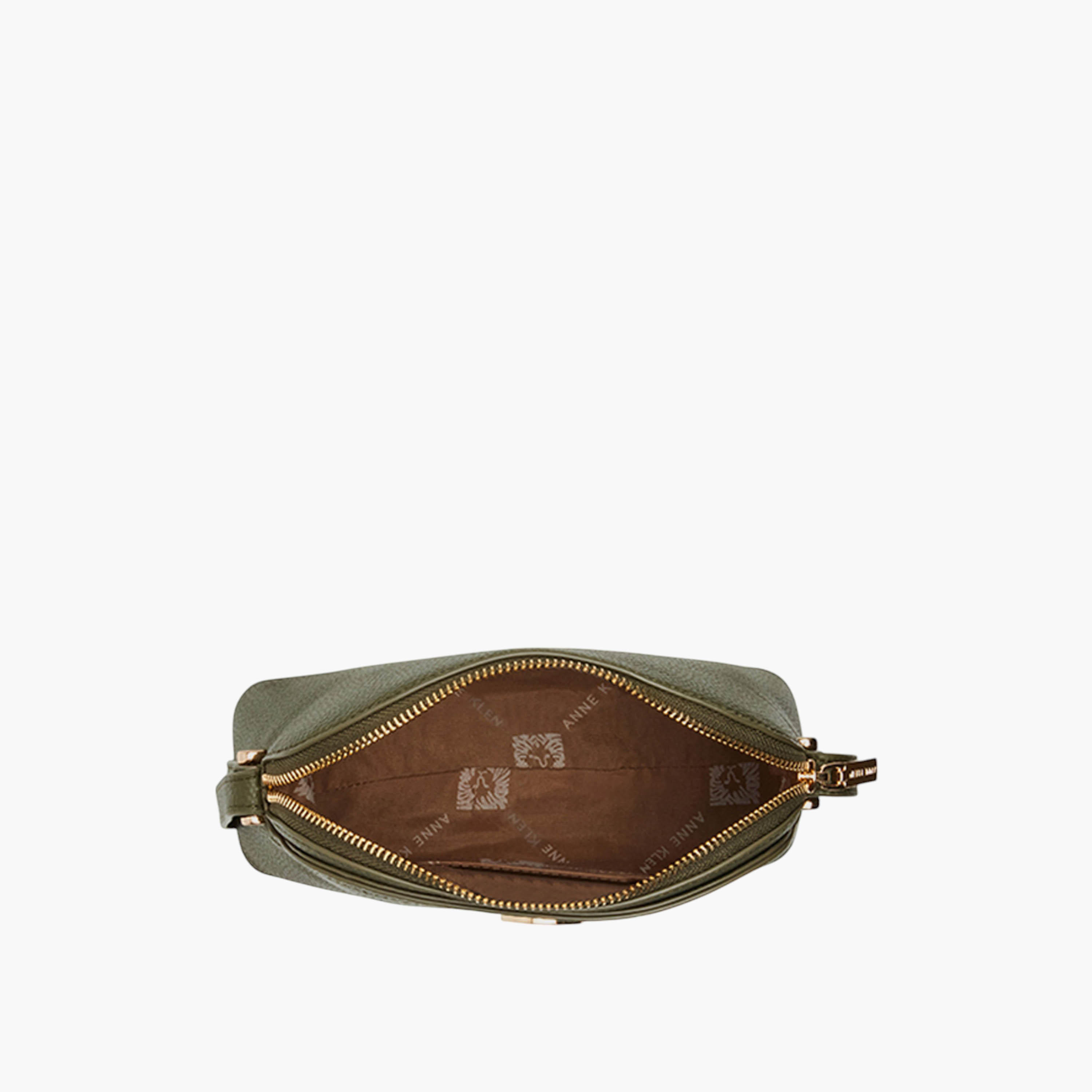 شنطة كروس بودي بارزة الملمس مع حزام قابل للتعديل وسحاب إغلاق من آن كلاين-women-bagsandwallets-handbags-image-5