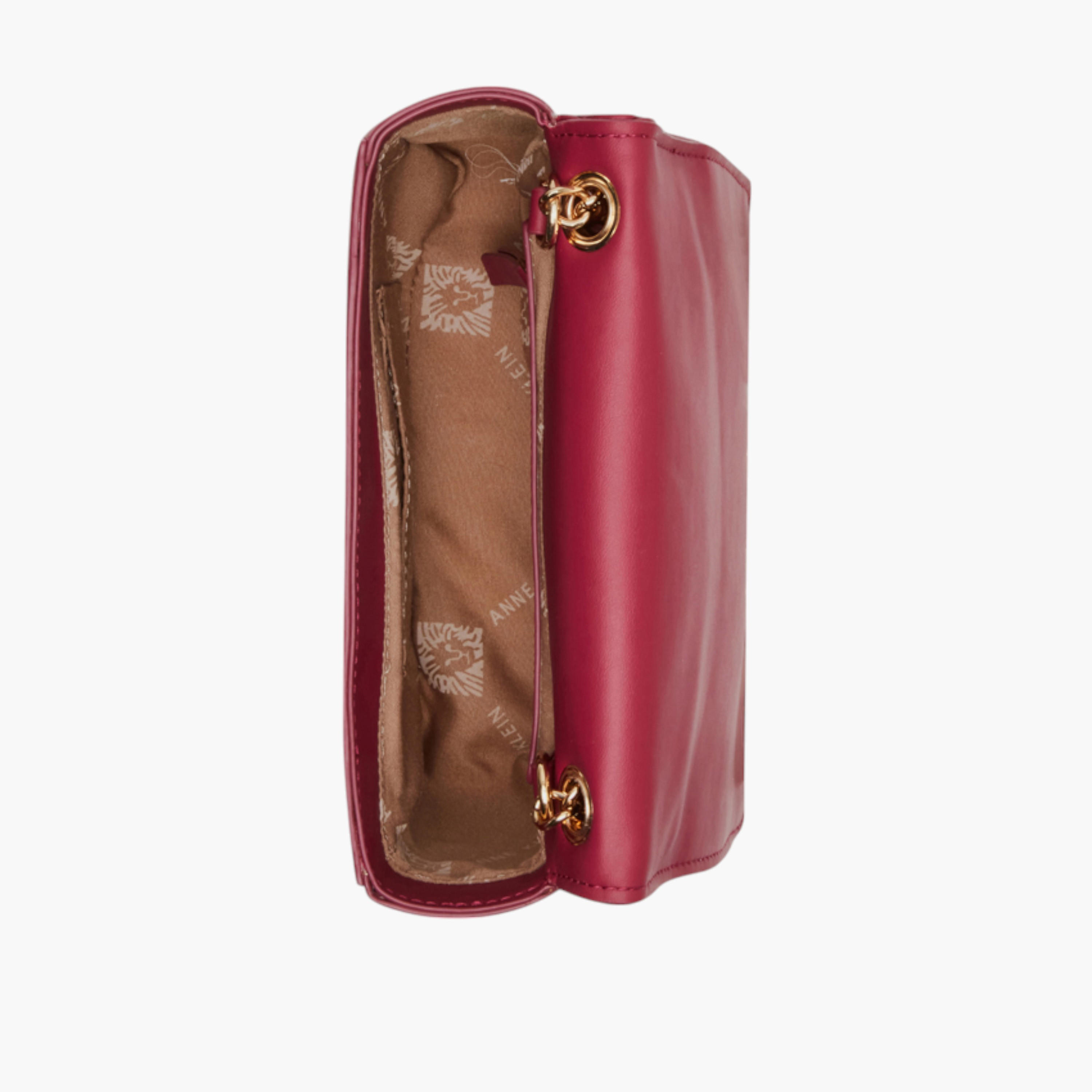 شنطة كروس بودي بارزة الملمس بحزام سلسلة وطية إغلاق من آن كلاين-women-bagsandwallets-handbags-image-5