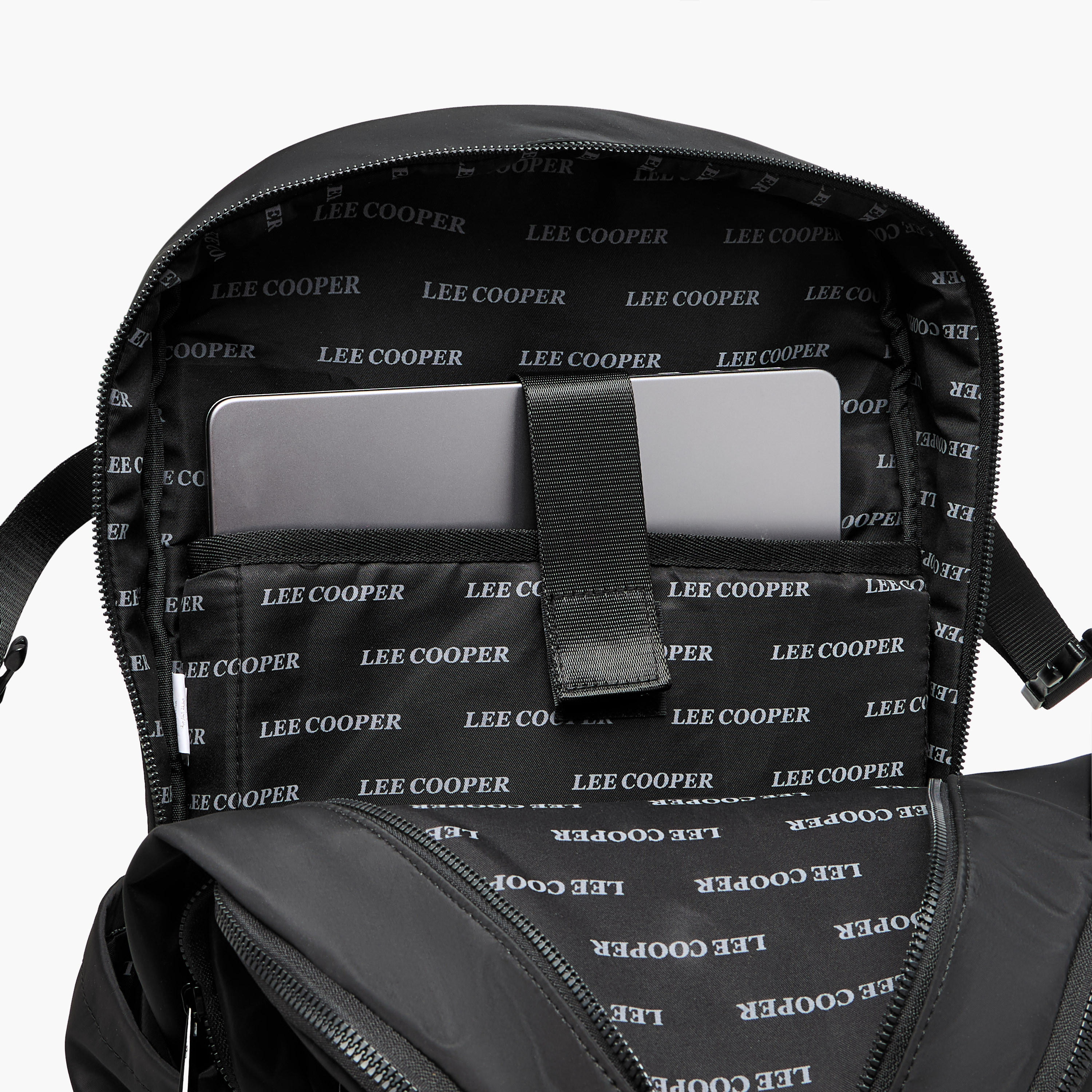 شنطة ظهر بطبعات وأحزمة قابلة للتعديل وسحاب إغلاق من لي كوبر - 16xX33X47 سم-men-bags-image-8