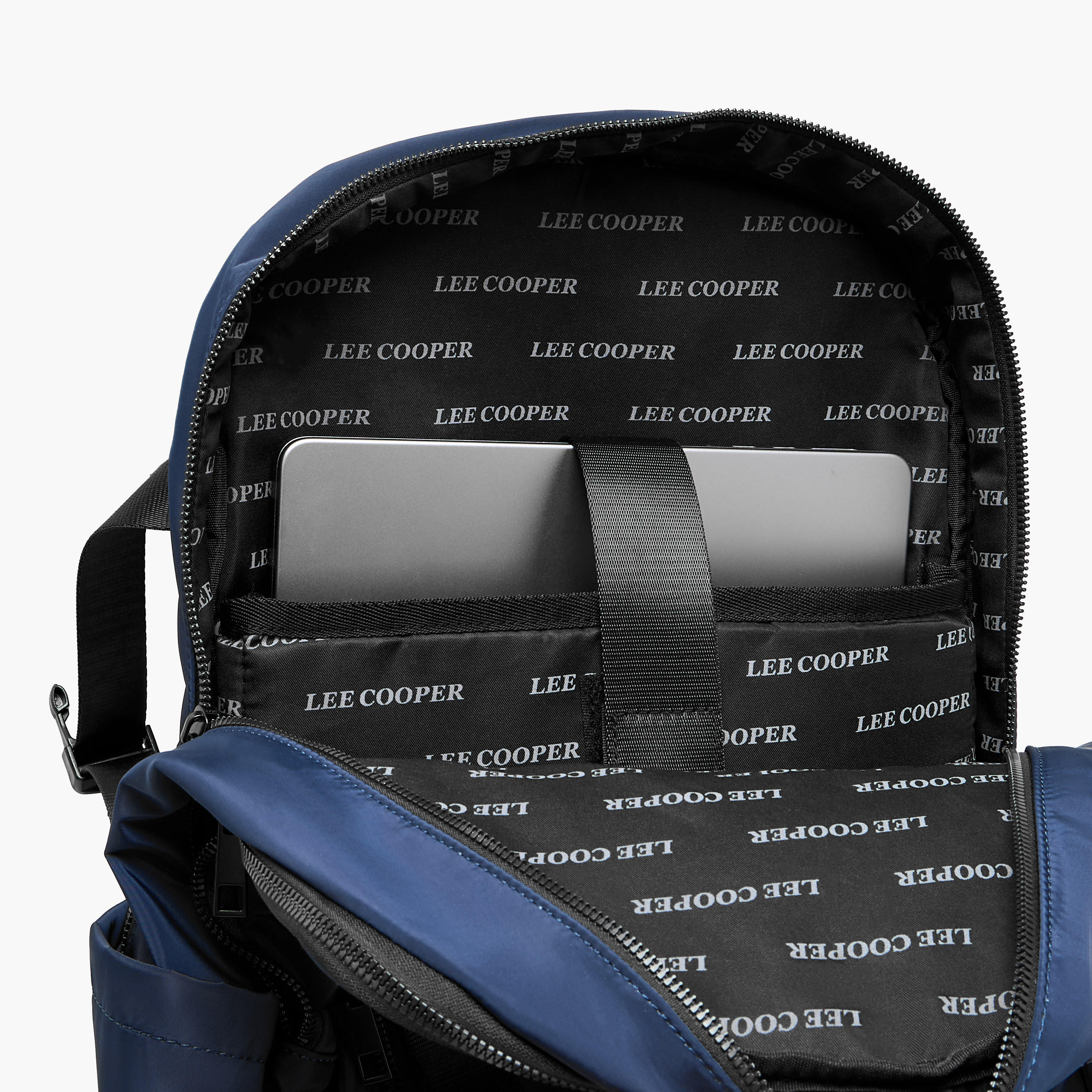 شنطة ظهر بطبعات وأحزمة قابلة للتعديل وسحاب إغلاق من لي كوبر - 16xX33X47 سم-men-bags-image-1
