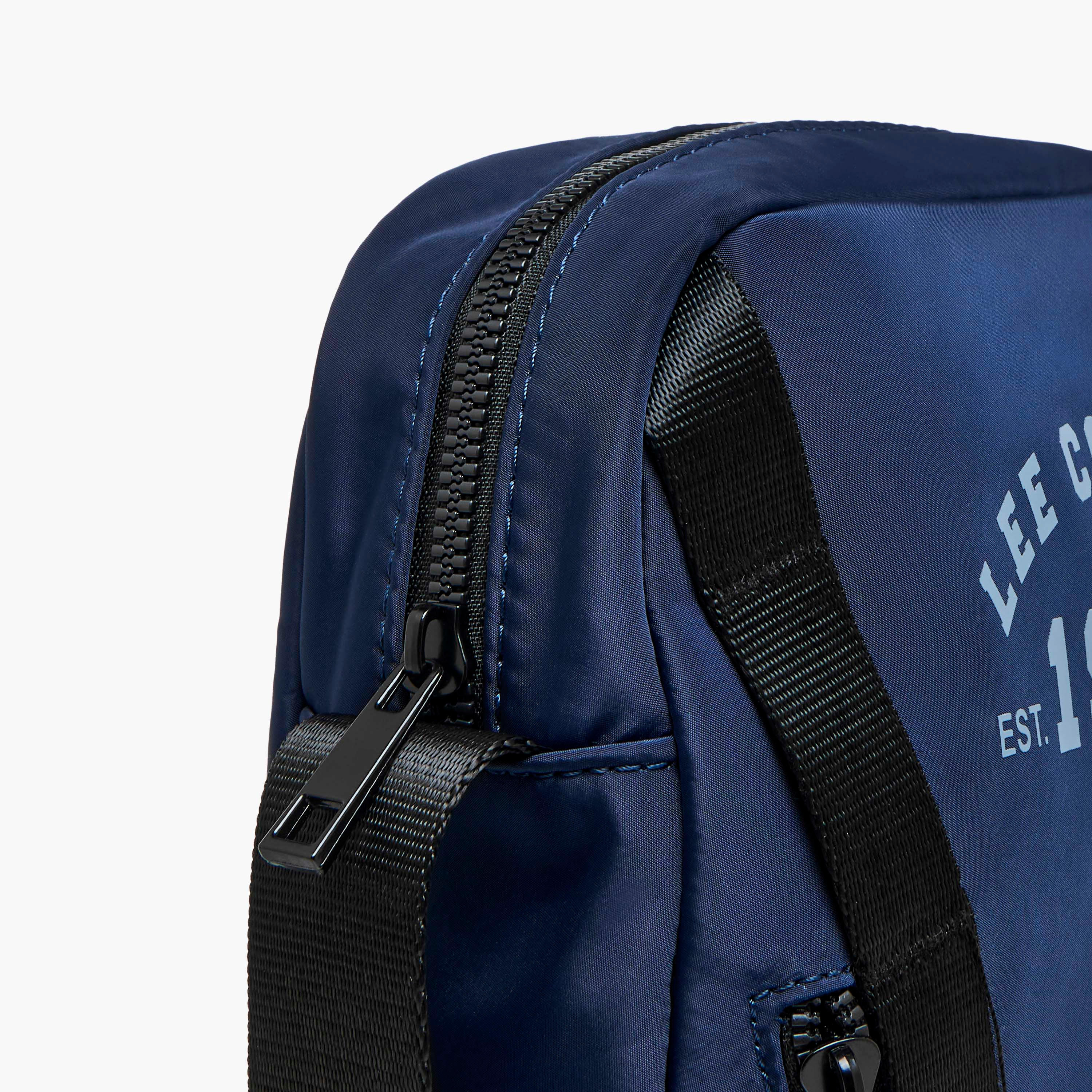 شنطة كروس بودي بطبعات شعار وحزام قابل للتعديل وسحاب إغلاق من لي كوبر-men-bags-image-6