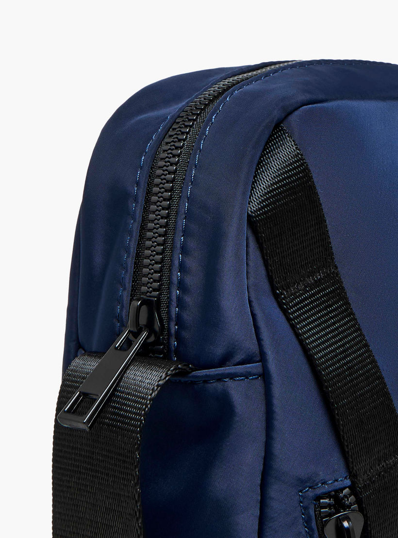 شنطة كروس بودي بطبعات شعار وحزام قابل للتعديل وسحاب إغلاق من لي كوبر-men-bags-image-6