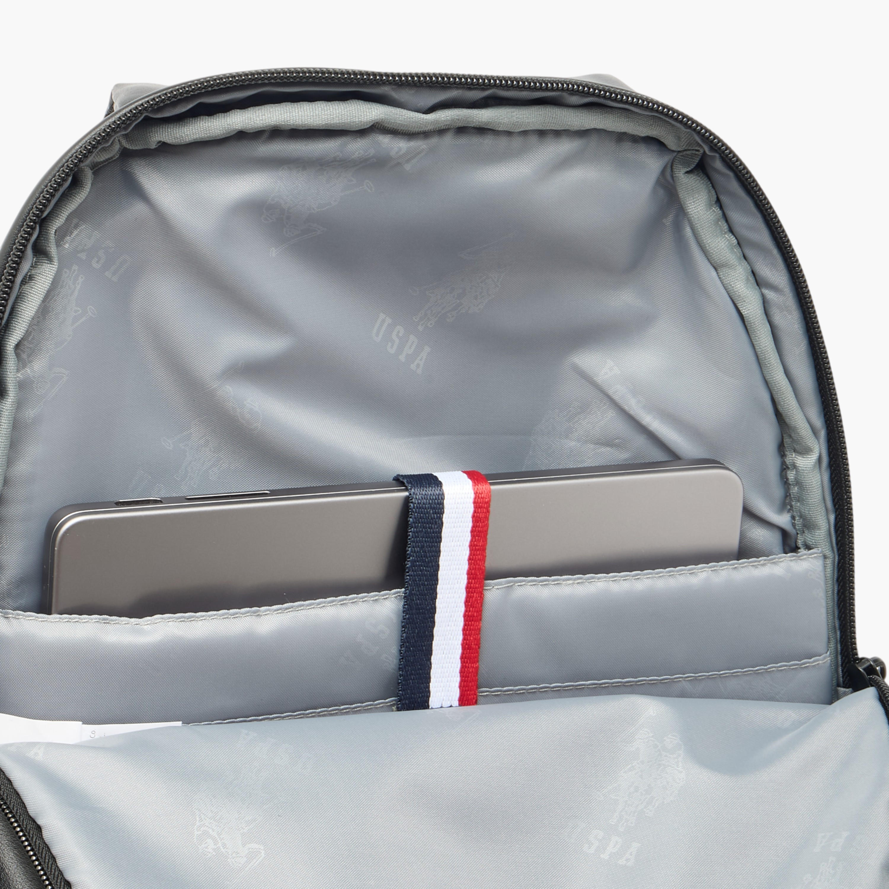 شنطة ظهر منقوشة بأحزمة مبطنة من يو إس بولو أسن - 71x47x41 سم-women-bagsandwallets-backpacks-image-8
