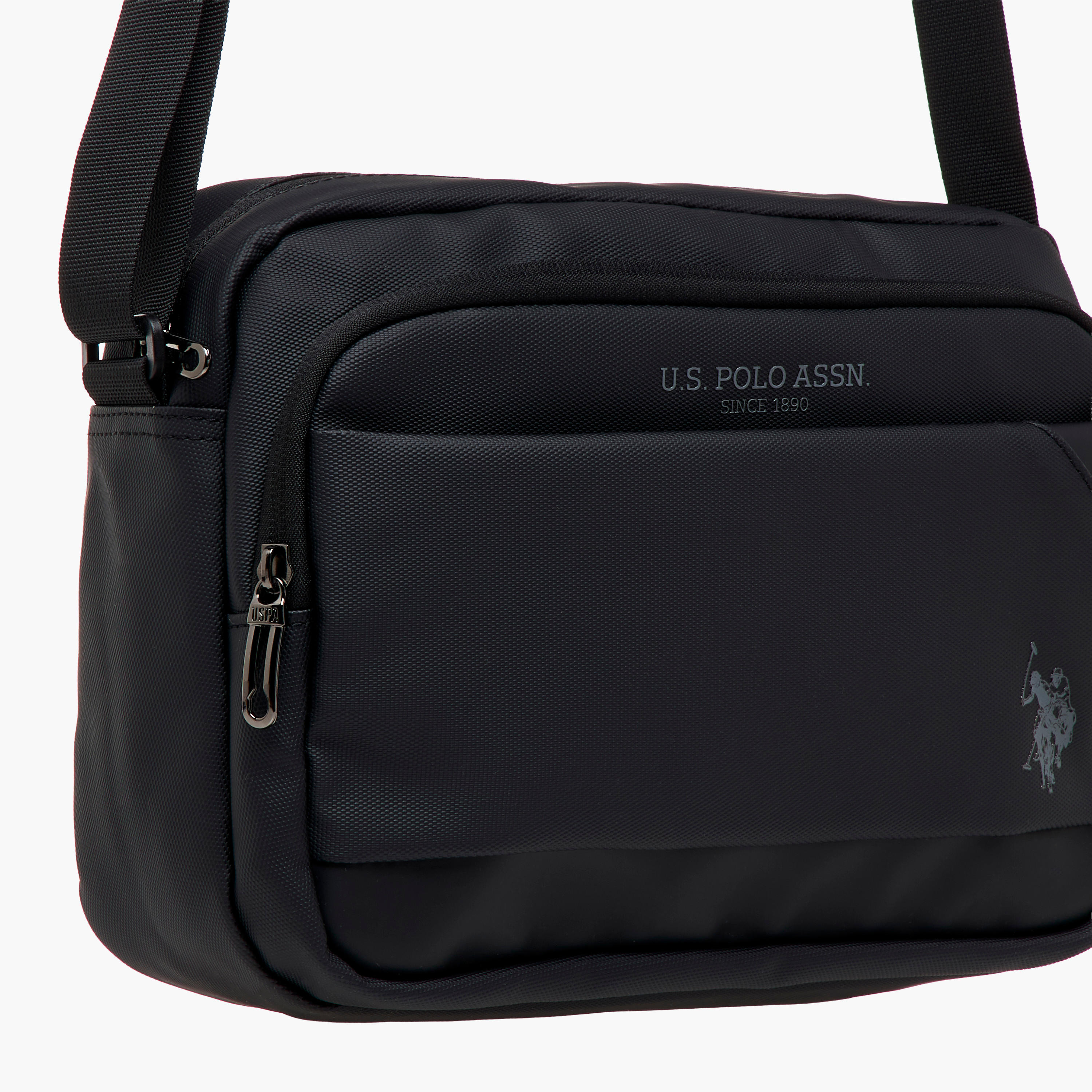 شنطة كروس بودي سادة بحزام قابل للتعديل وسحاب إغلاق من يو إس بولو أسن-women-bagsandwallets-handbags-image-4