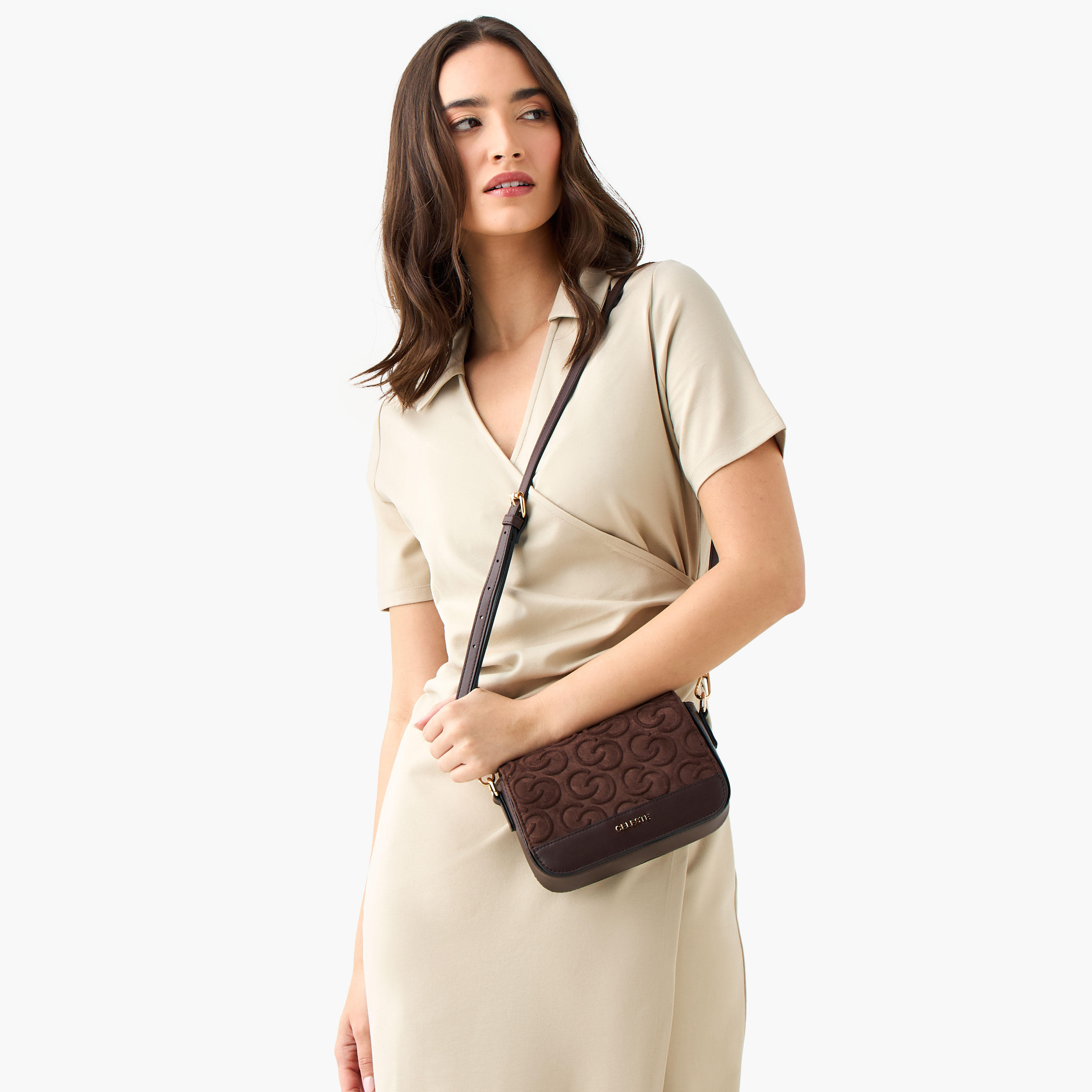 شنطة كروس بودي شمواه بطية إغلاق ونقوش مونوجرام من سيليست-women-bagsandwallets-handbags-image-8