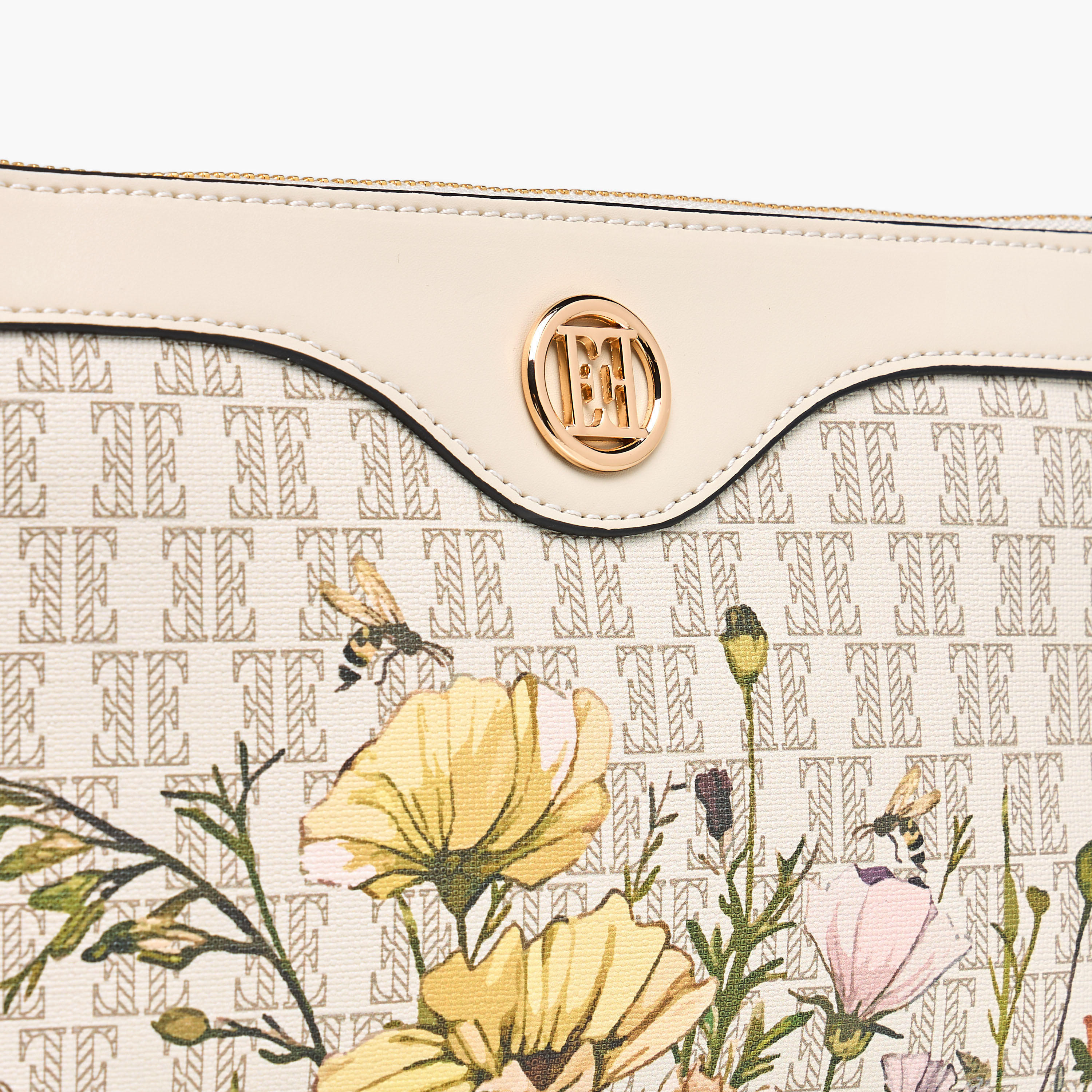 شنطة كلاتش بسحاب إغلاق وطبعات مونوجرام من إيل-women-bagsandwallets-handbags-image-4