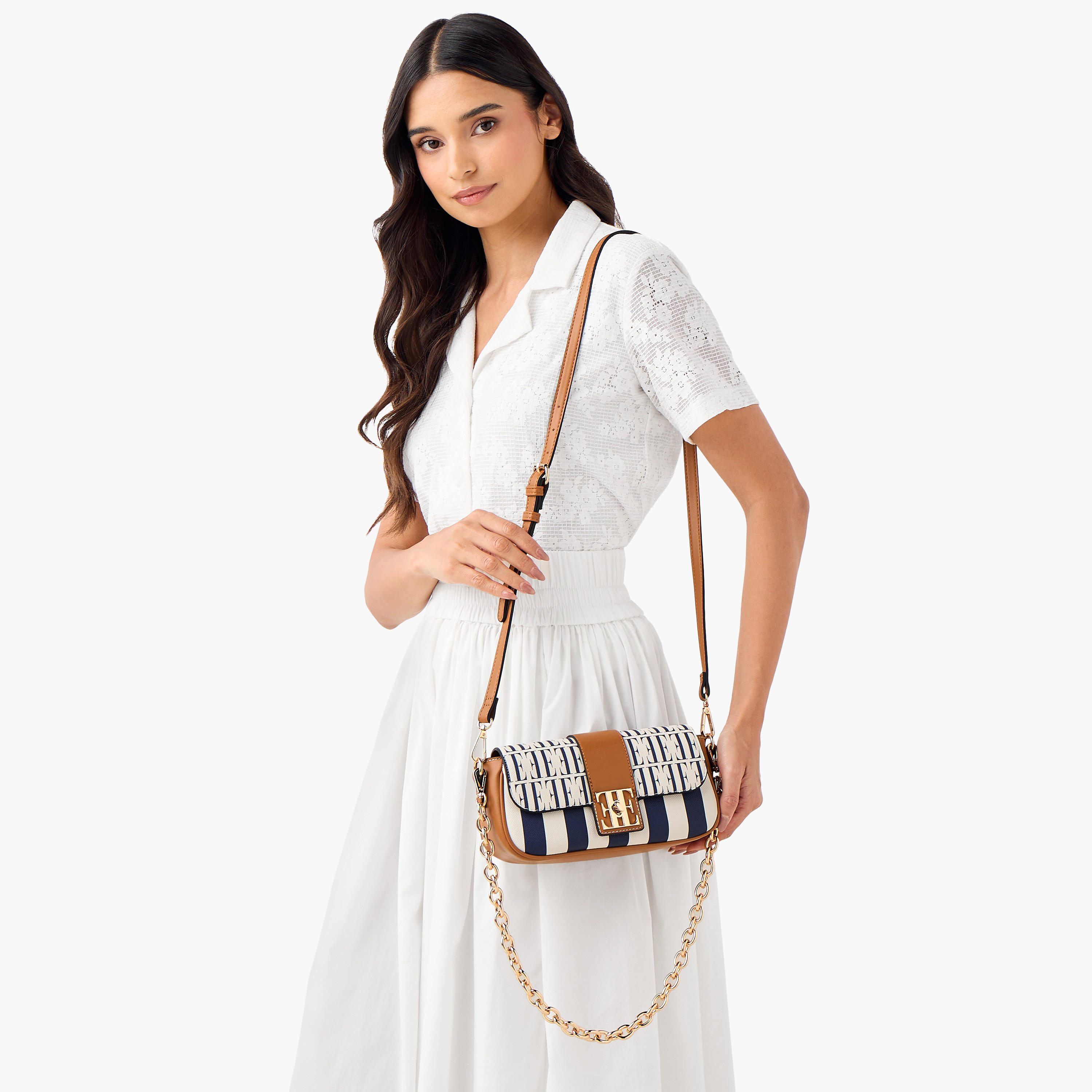 شنطة كروس بودي بحزام سلسلة وقفل إغلاق دوّار وطبعات مونوجرام من إيل-women-bagsandwallets-handbags-image-9