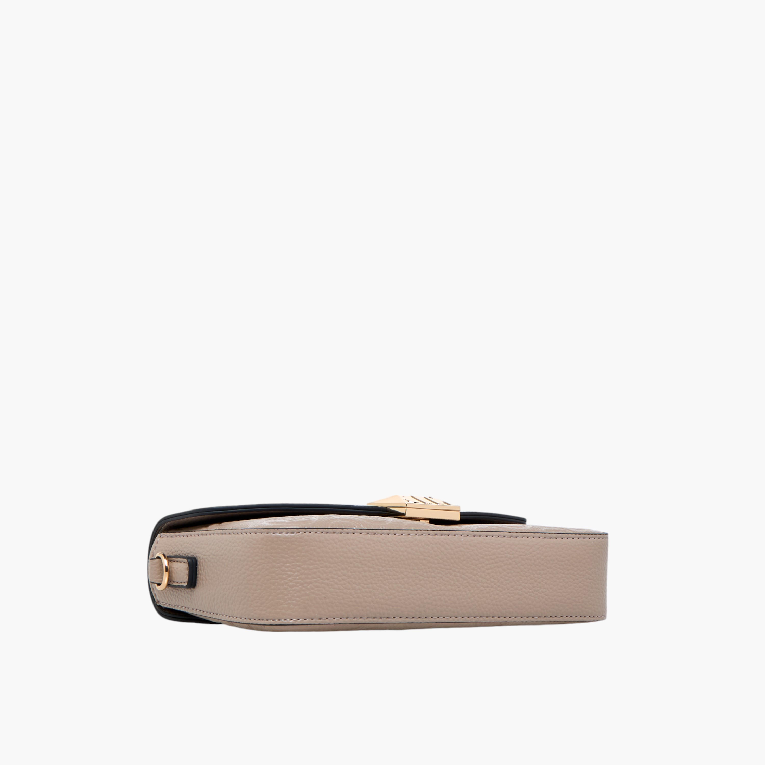 شنطة كروس بودي بنقوش مونوجرام وحزلم سلسلة قابل للفصل وطية إغلاق من إيل-women-bagsandwallets-handbags-image-7