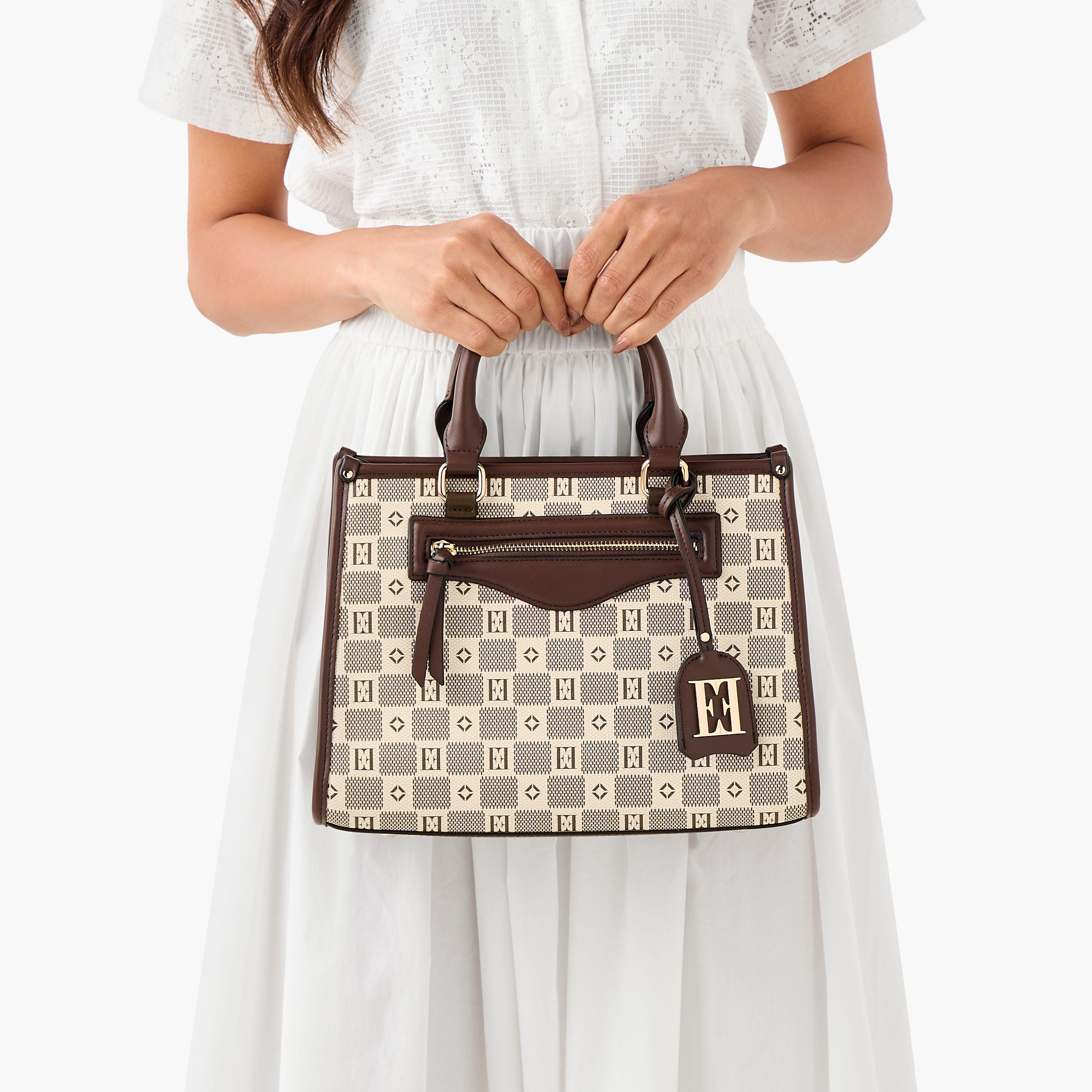 شنطة توتي بسحاب إغلاق ومقابض مزدوجة وطبعات مونوجرام من إيل-women-bagsandwallets-handbags-image-3