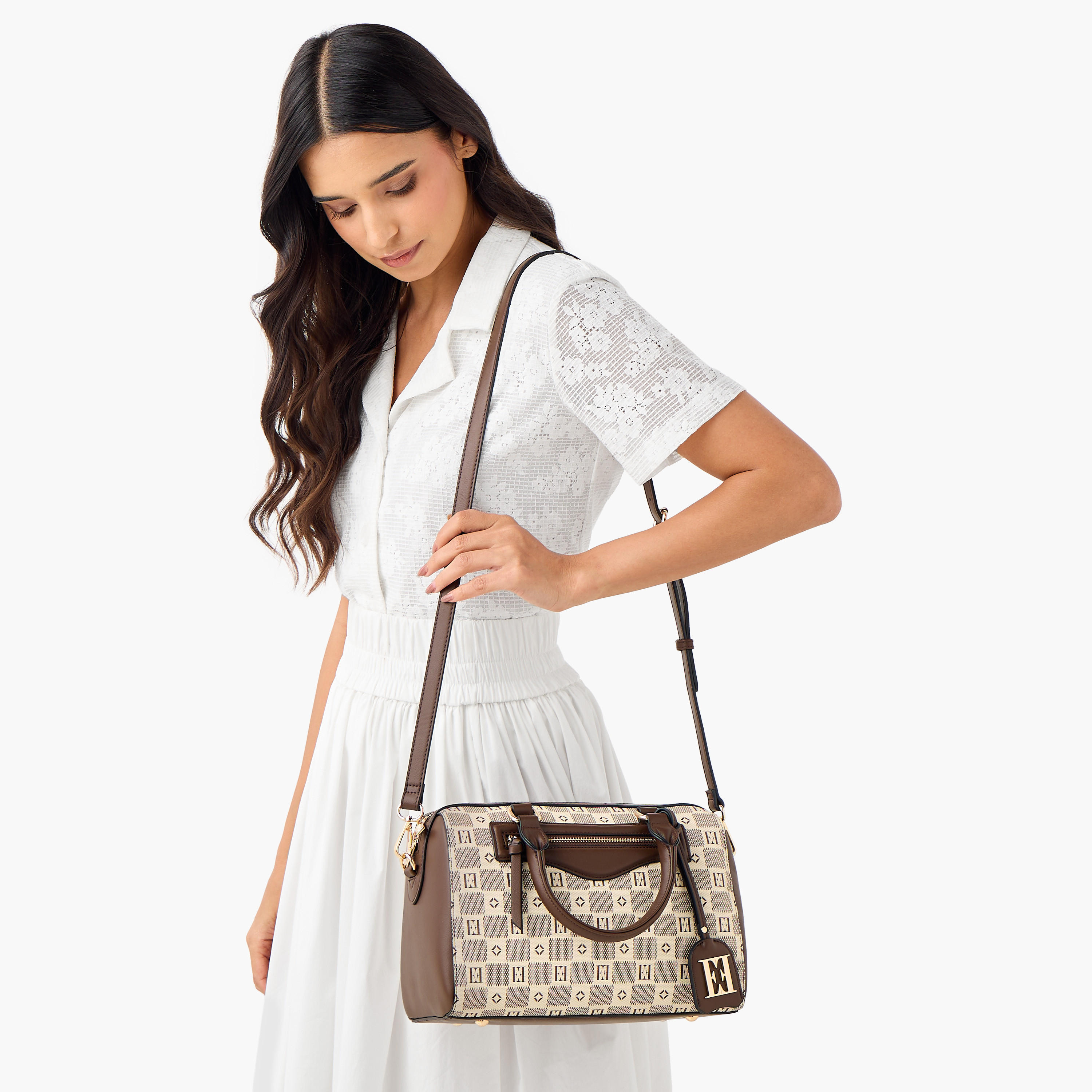 شنطة توتي بسحاب إغلاق ومقابض مزدوجة وطبعات مونوجرام من إيل-women-bagsandwallets-handbags-image-3