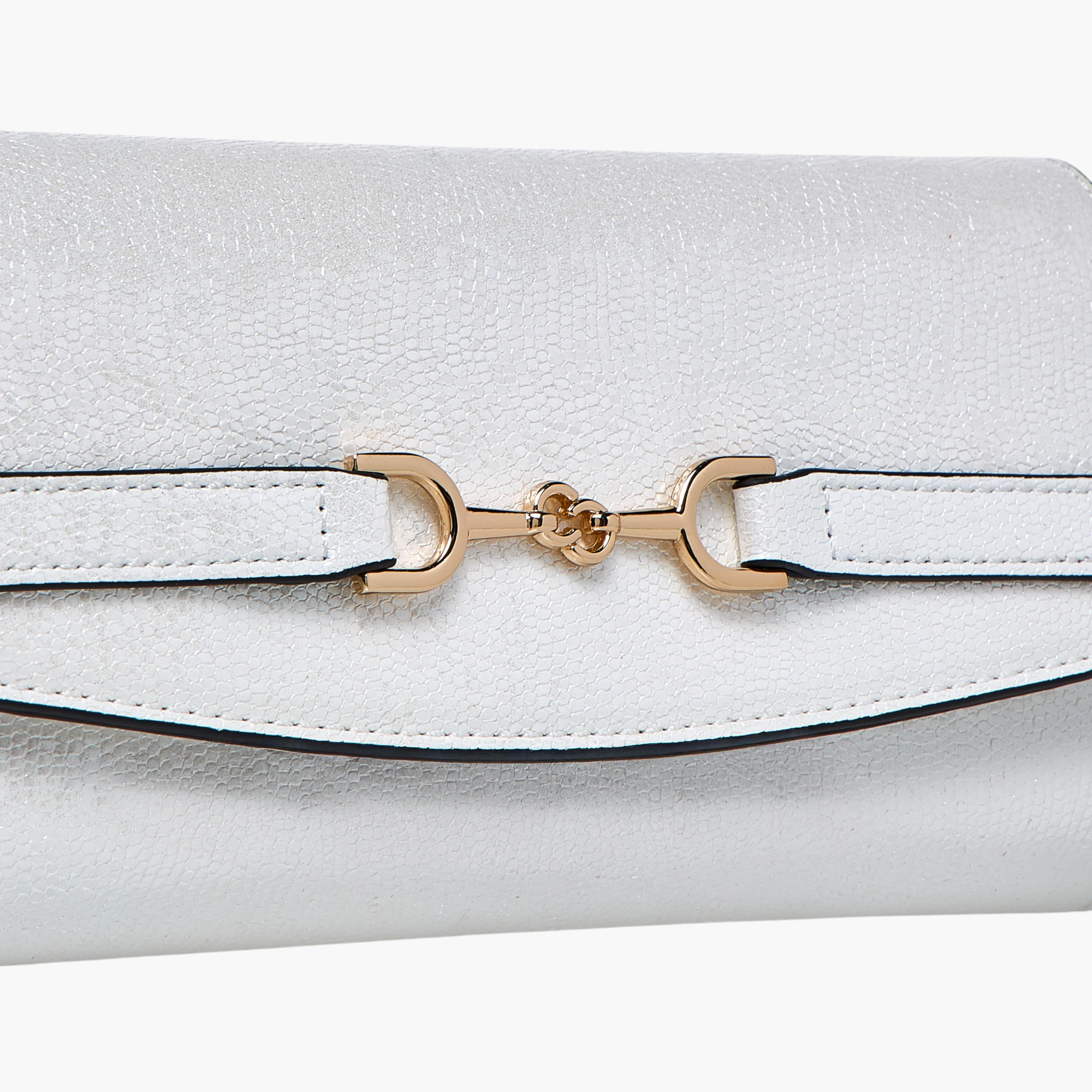 شنطة كروس بودي بملمس ميتاليك بارز مع حزام سلسلة وزر إغلاق من سيليست-women-bagsandwallets-handbags-image-6
