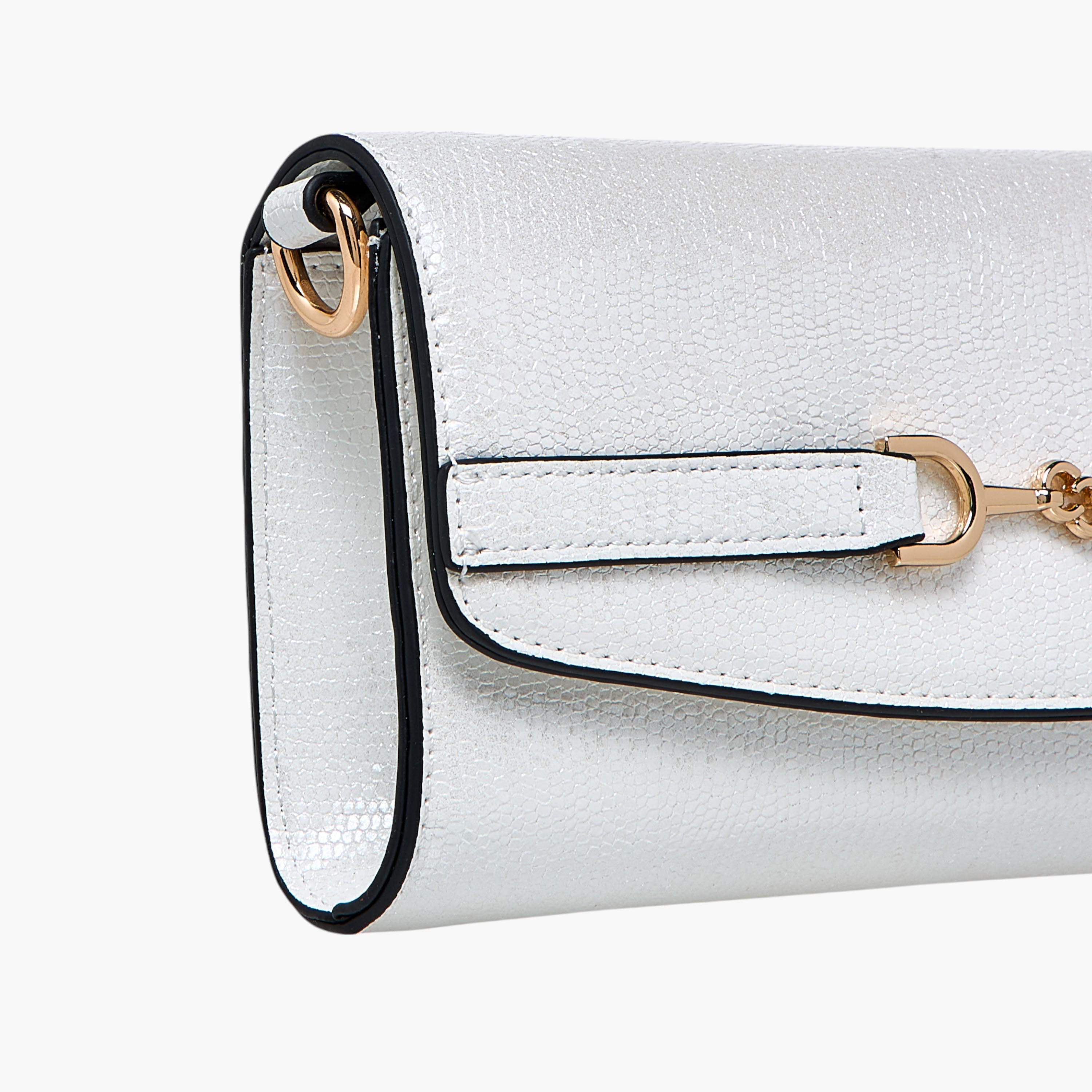 شنطة كروس بودي بملمس ميتاليك بارز مع حزام سلسلة وزر إغلاق من سيليست-women-bagsandwallets-handbags-image-7