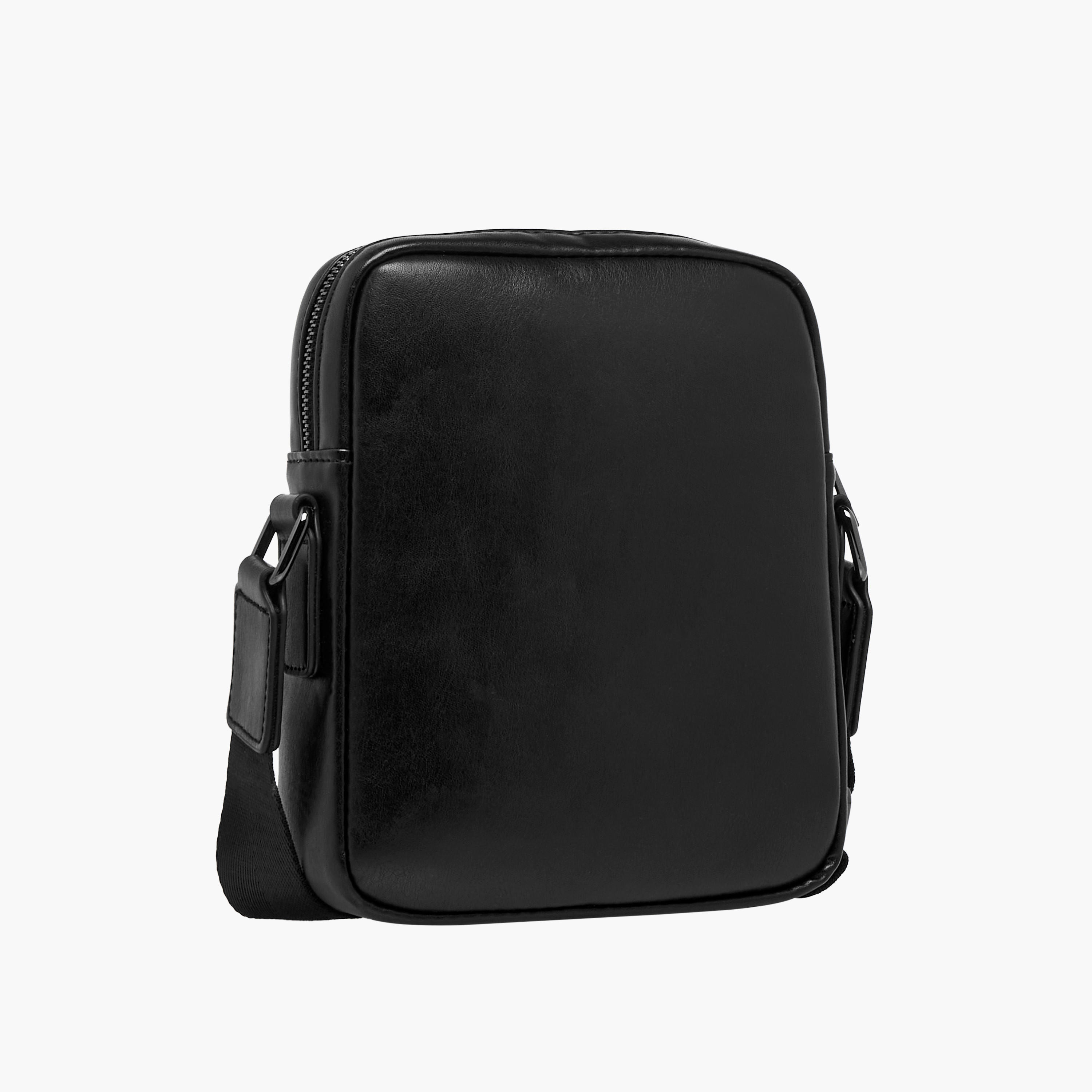 شنطة كروس بودي سادة بحزام قابل للتعديل وسحاب إغلاق من دوتشيني-men-bags-image-5
