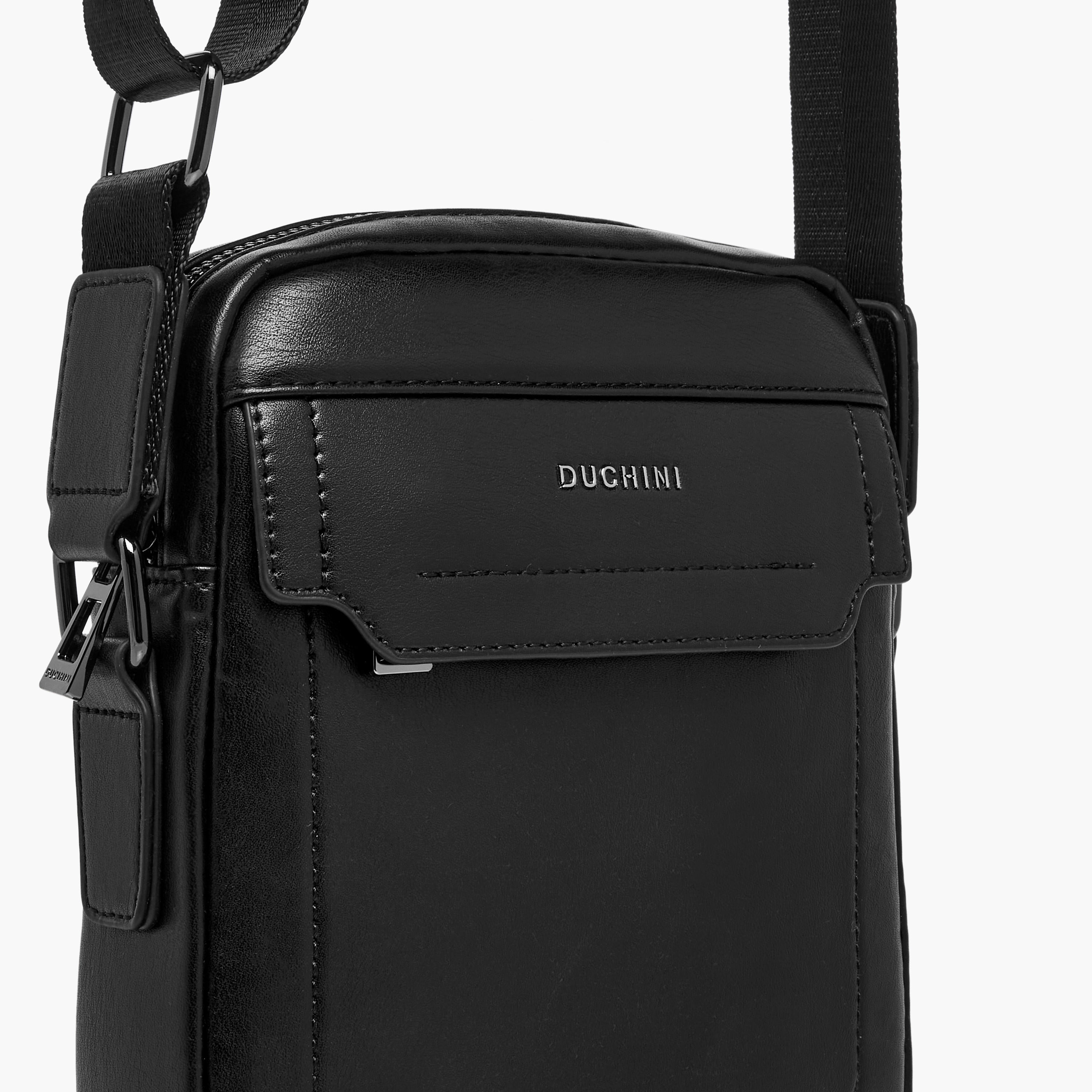 شنطة كروس بودي سادة بحزام قابل للتعديل وسحاب إغلاق من دوتشيني-men-bags-image-4