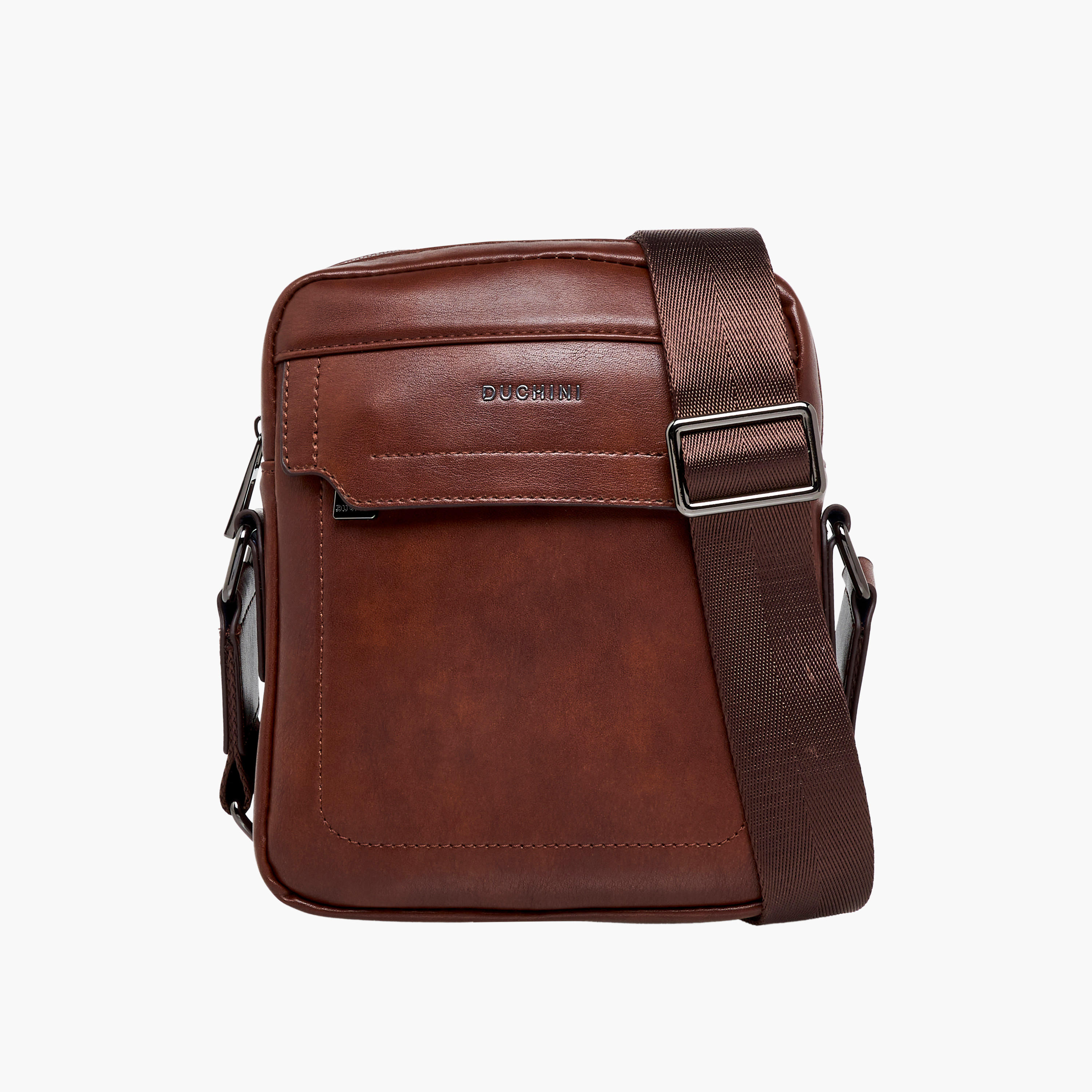 شنطة كروس بودي سادة بحزام قابل للتعديل وسحاب إغلاق من دوتشيني-men-bags-image-8
