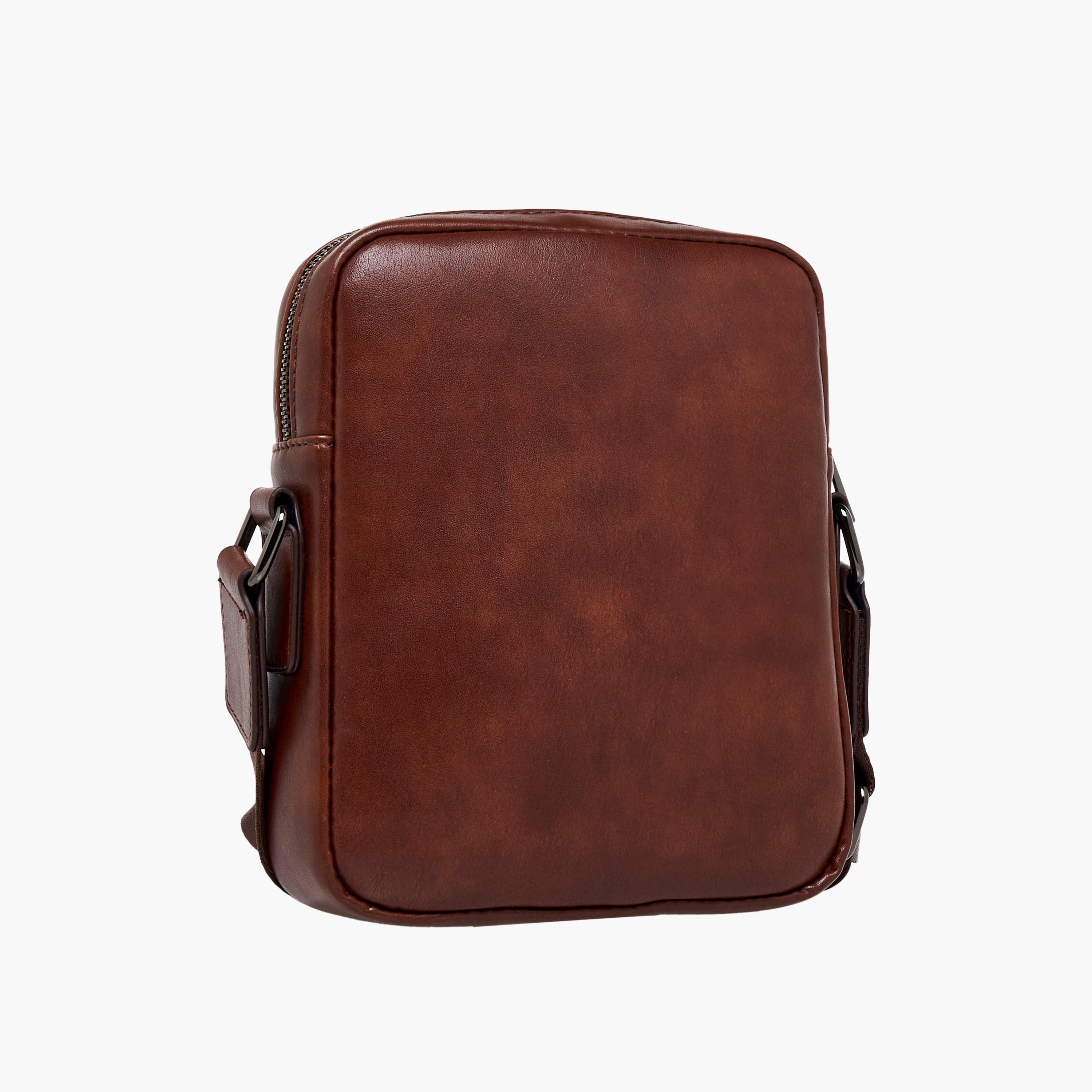 شنطة كروس بودي سادة بحزام قابل للتعديل وسحاب إغلاق من دوتشيني-men-bags-image-5