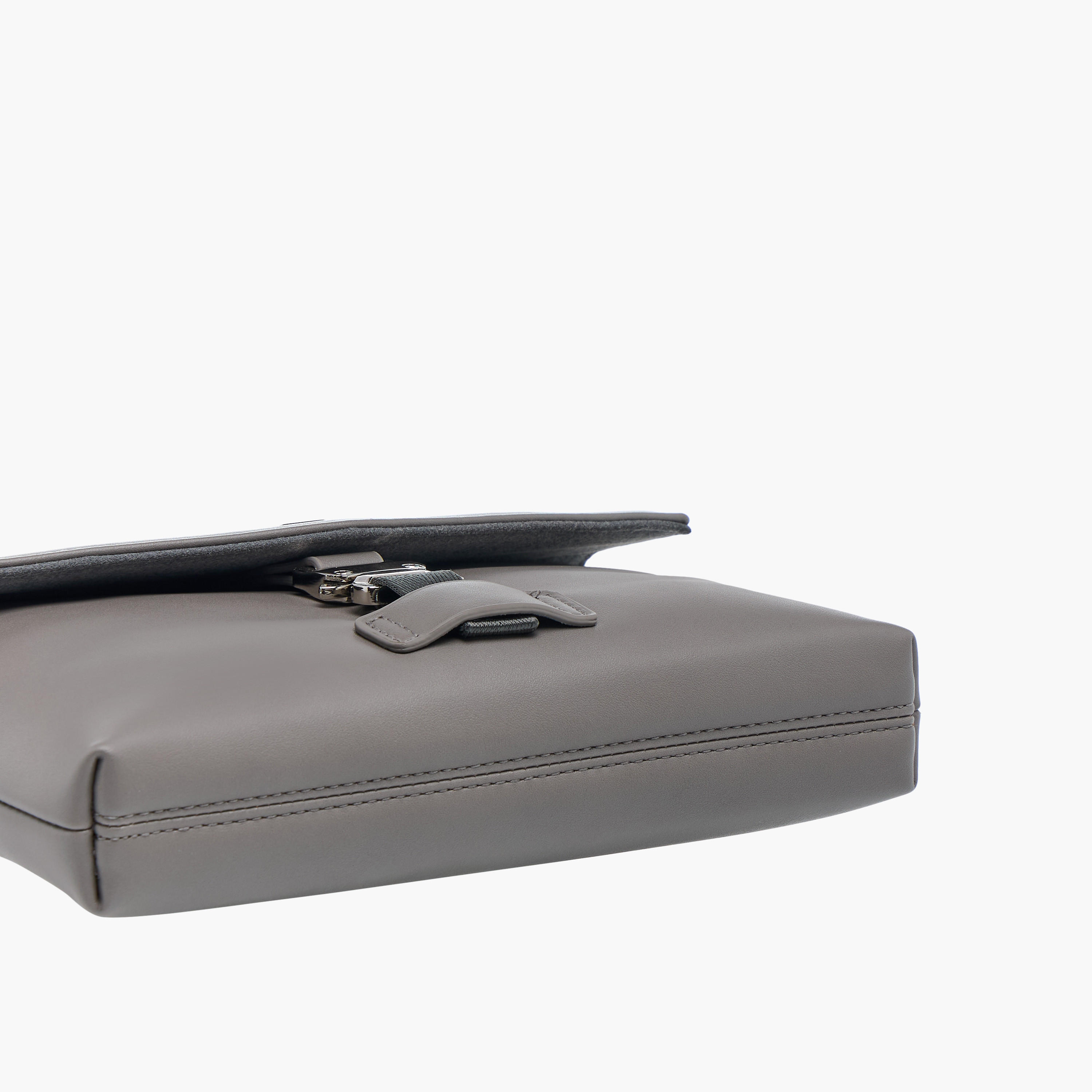 شنطة سادة بسوار معصم من دوتشيني-men-bags-image-2