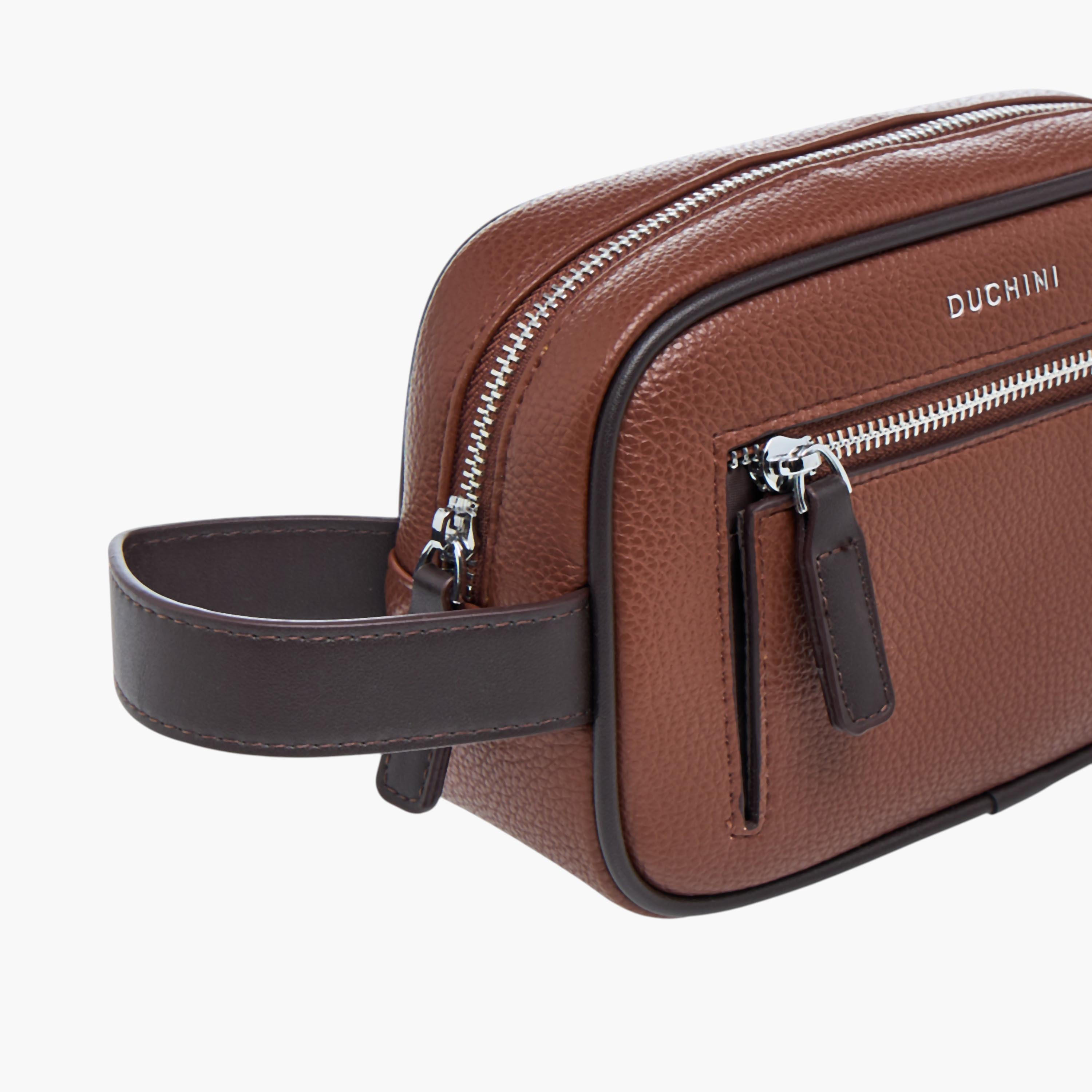 شنطة صغيرة بارزة الملمس بسحّاب من دوشيني-men-bags-image-4