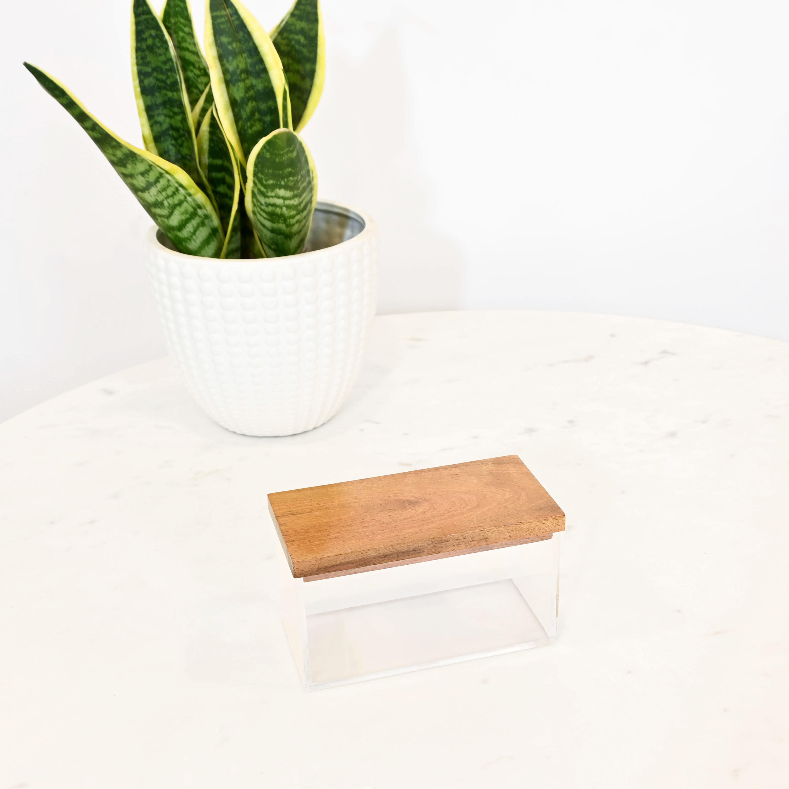 صندوق ديكور أكريليك بغطاء خشب من لايف ستايل-household-decor-boxesandtrays-image-1