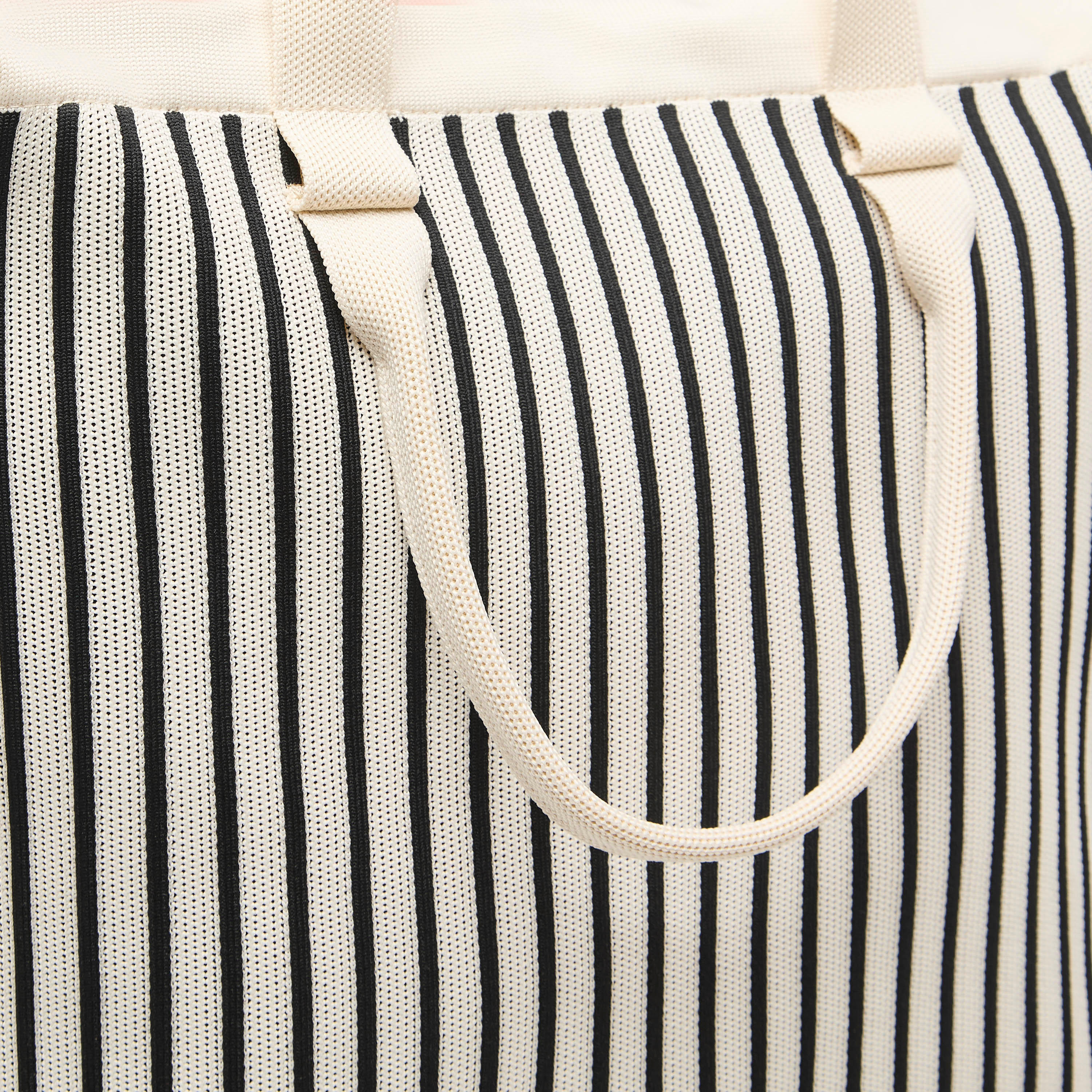 شنطة توت مخططة بمقبض مزدوج وسحاب إغلاق من ميستوتس-women-bagsandwallets-handbags-image-5