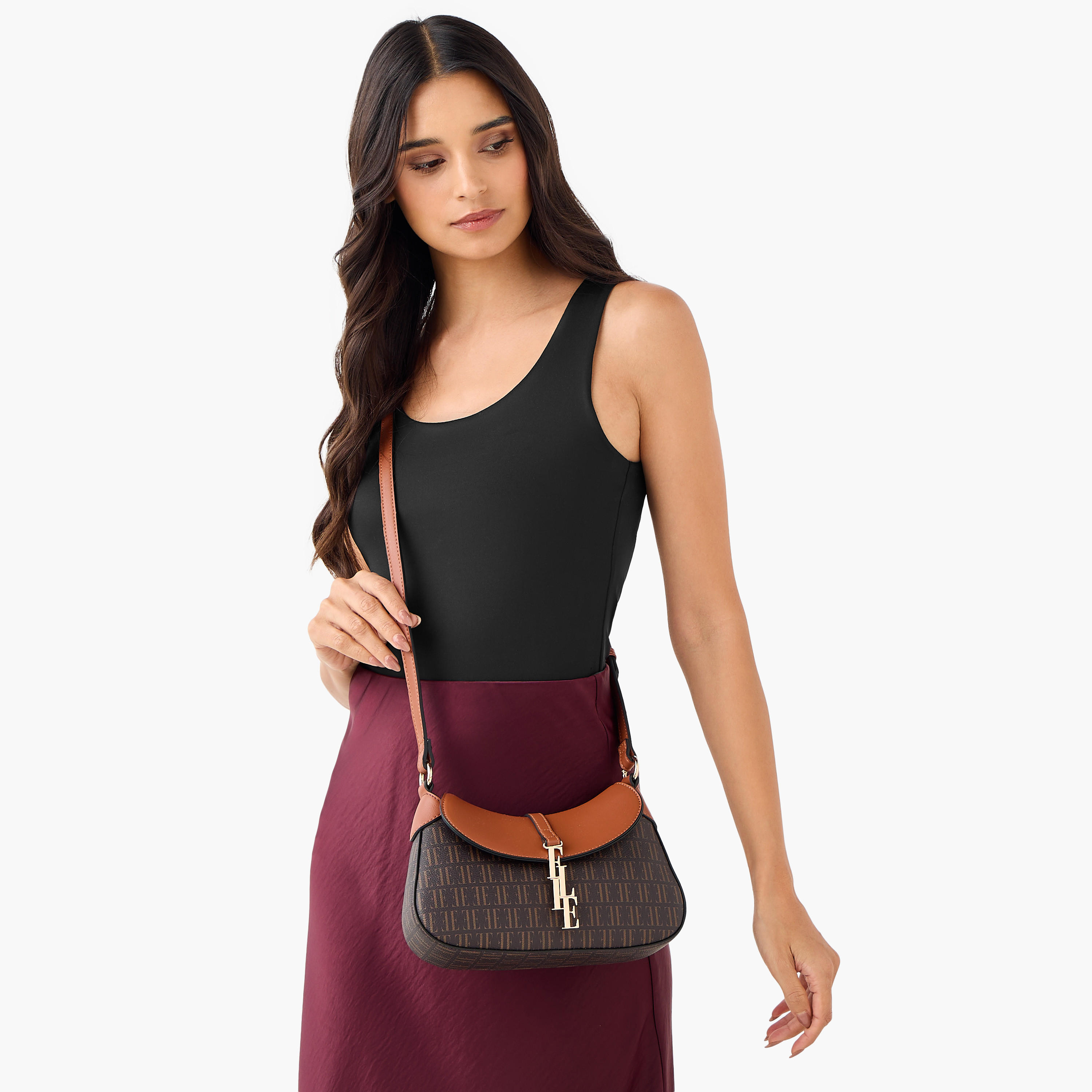 شنطة كروس بودي بحزام قابل للتعديل وزر إغلاق وطبعات مونوجرام من إيل-women-bagsandwallets-handbags-image-2