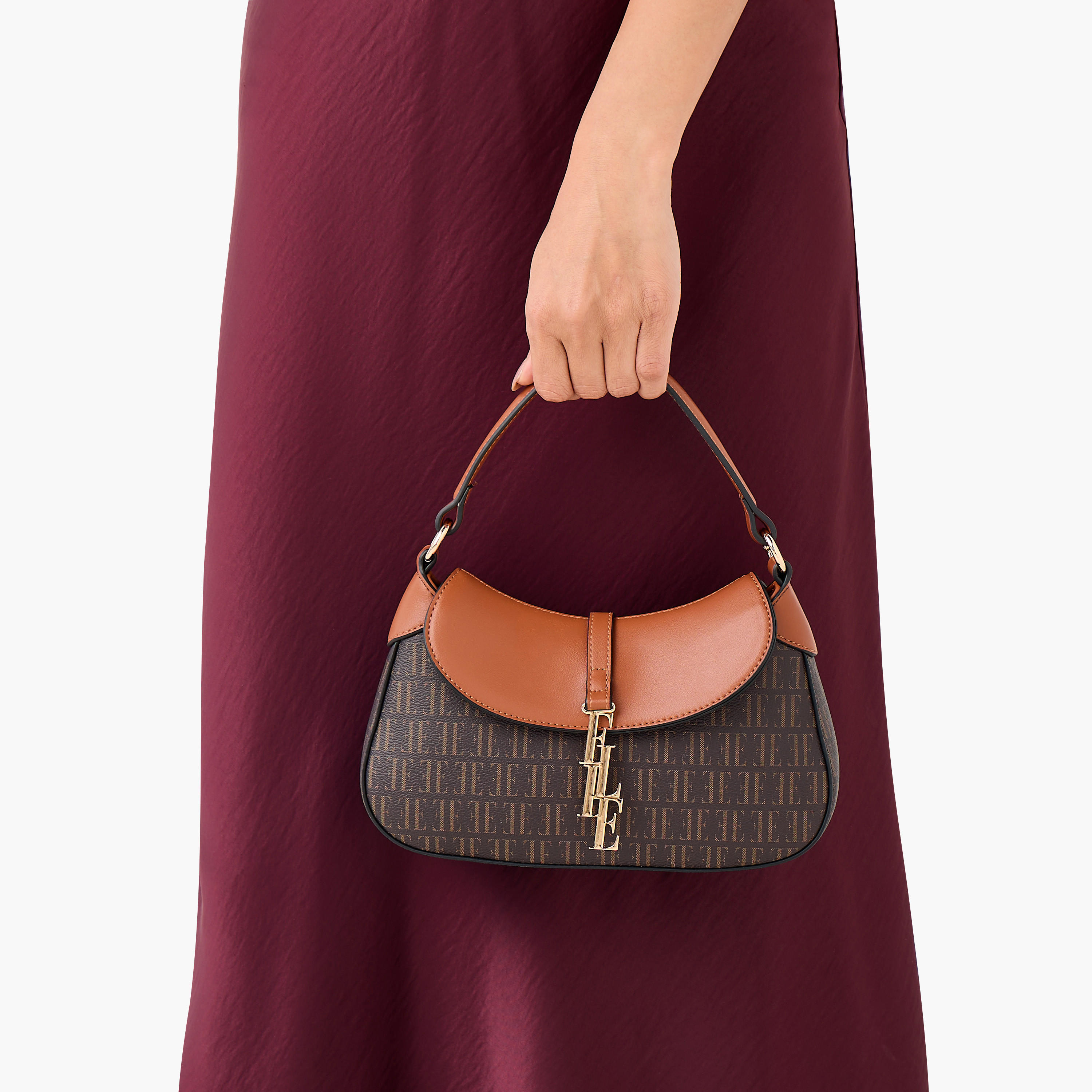 شنطة كروس بودي بحزام قابل للتعديل وزر إغلاق وطبعات مونوجرام من إيل-women-bagsandwallets-handbags-image-8