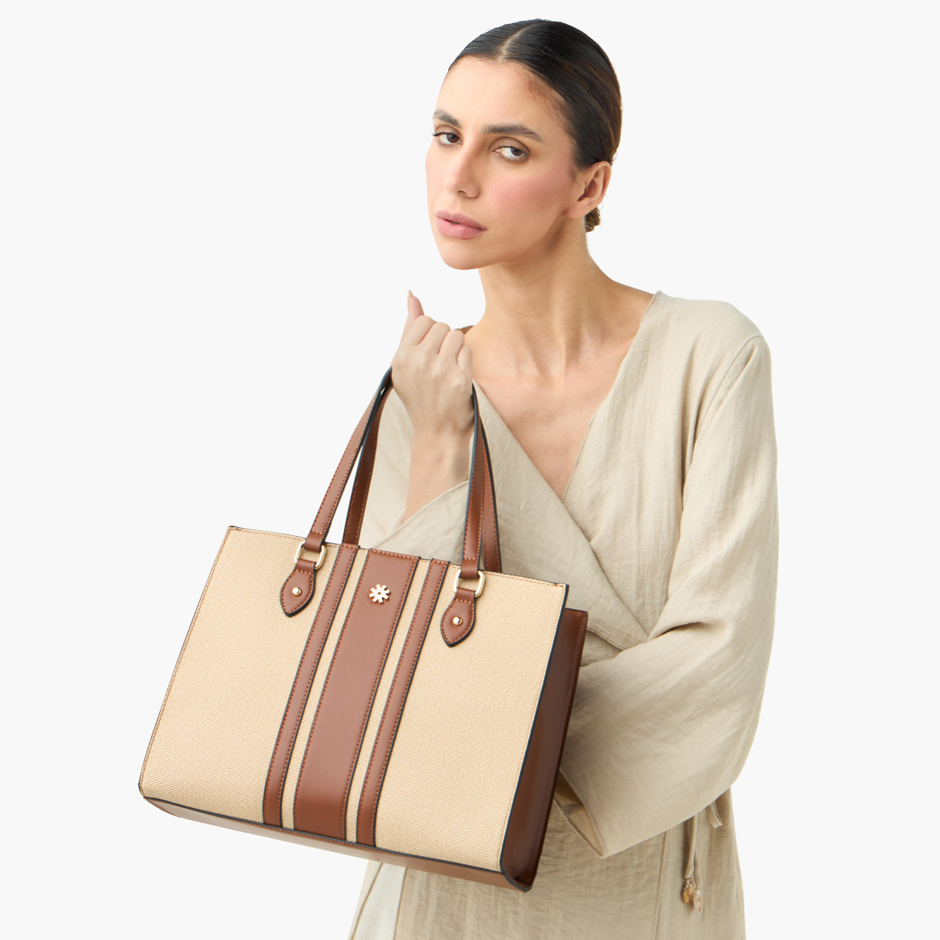 شنطة توت بارزة الملمس بمقابض مزدوجة وسحاب إغلاق من ساشا-women-bagsandwallets-handbags-image-2