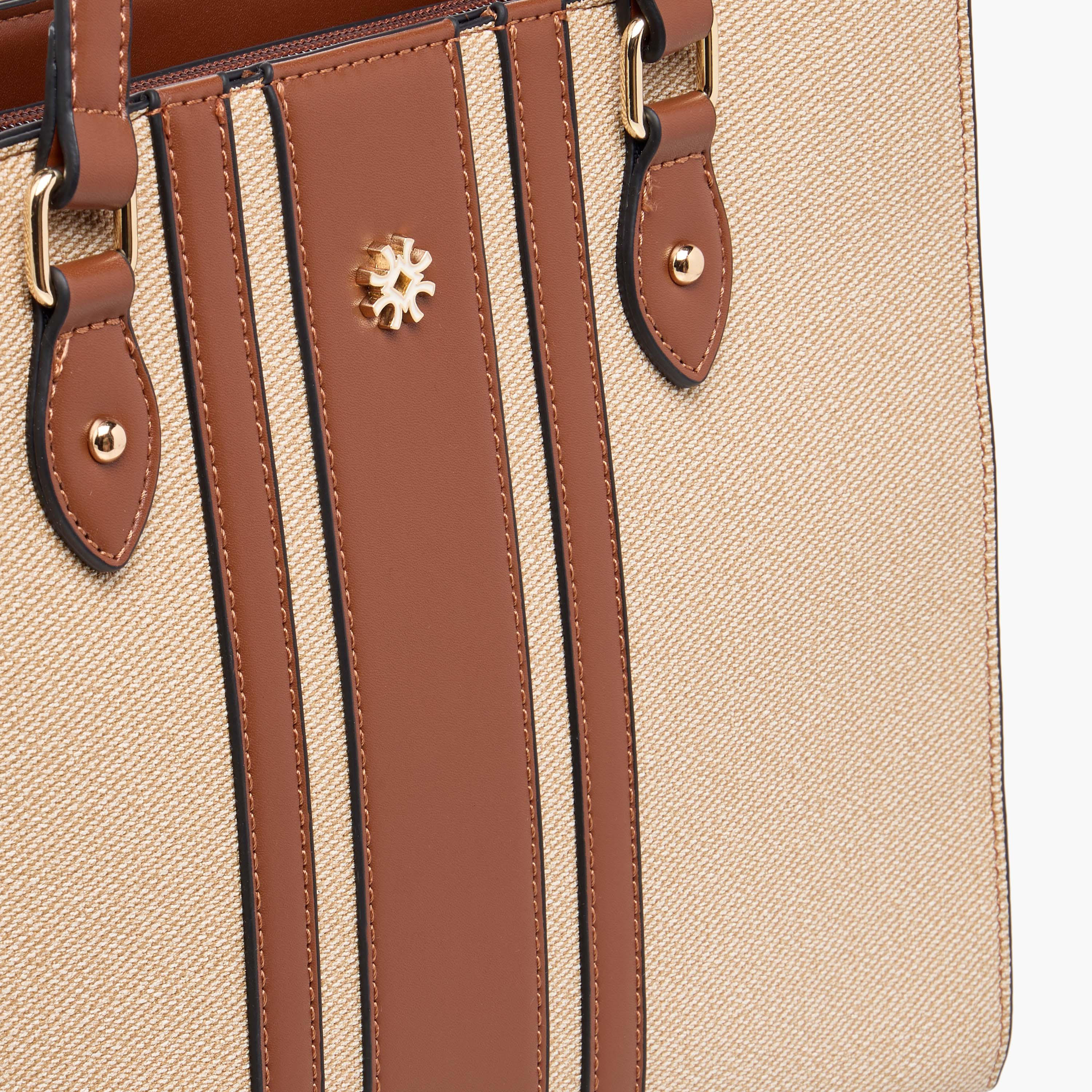 شنطة توت بارزة الملمس بمقابض مزدوجة وسحاب إغلاق من ساشا-women-bagsandwallets-handbags-image-5