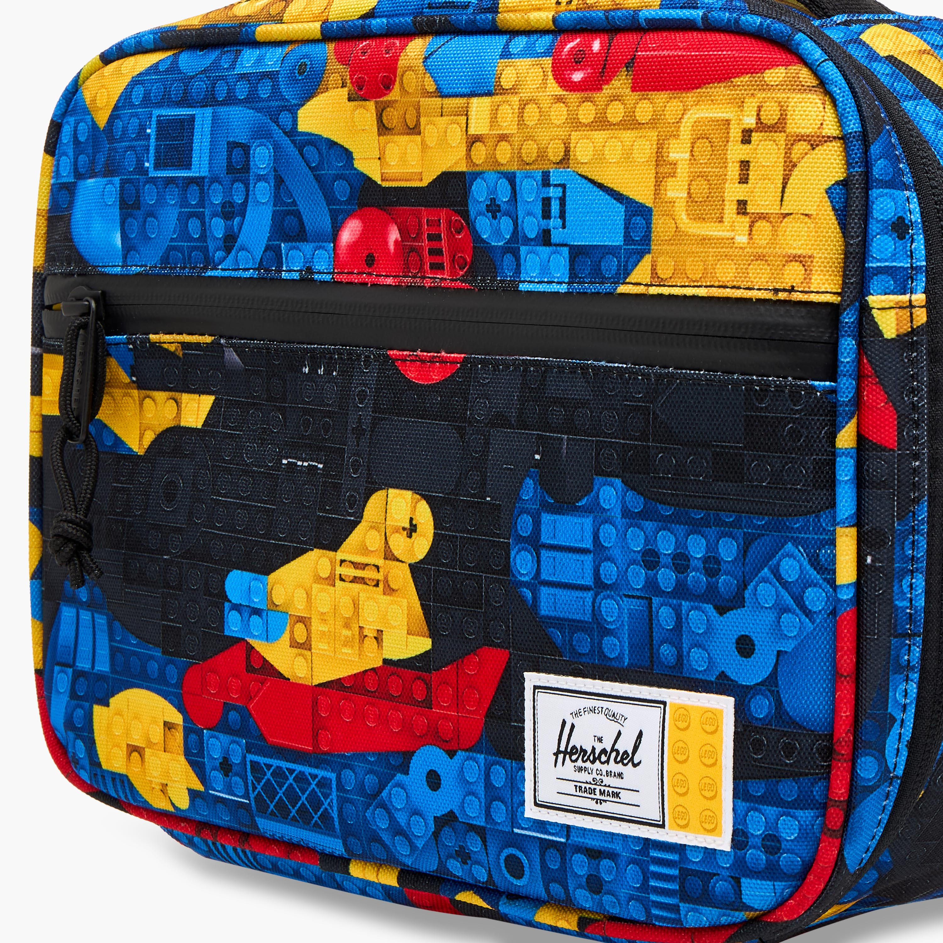 شنطة غداء بسحاب إغلاق وطبعات ليجو من هيرشيل سبلاي كو-school-lunchessentials-lunchbags-image-5