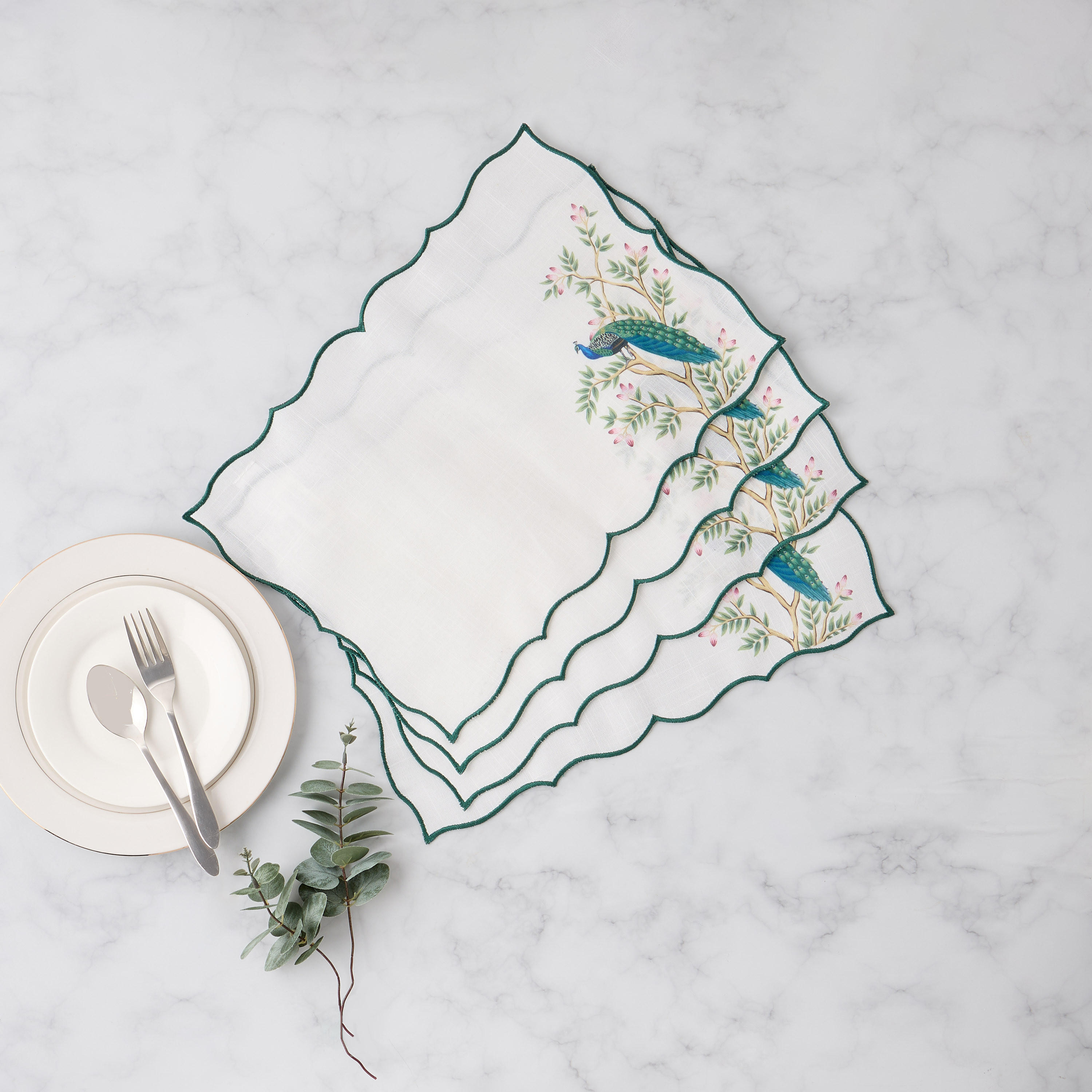طقم لبادة صحون بطبعات الطاووس وحواف مموجة 4 قطع - 45×30 سم-household-dining-tablelinen-placemats-image-1