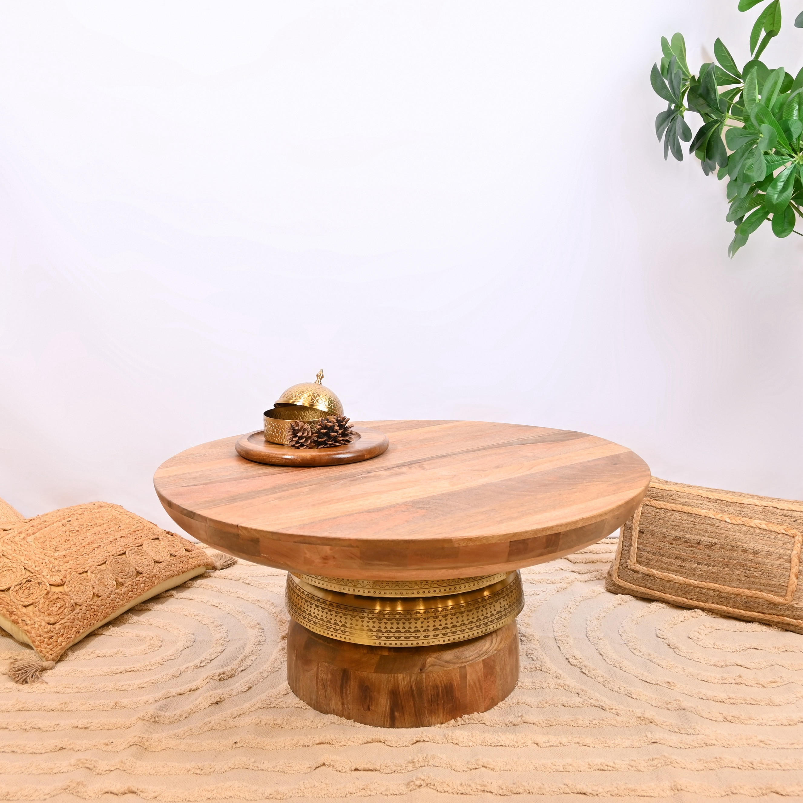 طاولة قهوة بسطح خشبي وتفاصيل بارزة الملمس من لايف ستايل - 40x40x50 سم-furniture-livingroom-coffeetables-image-1