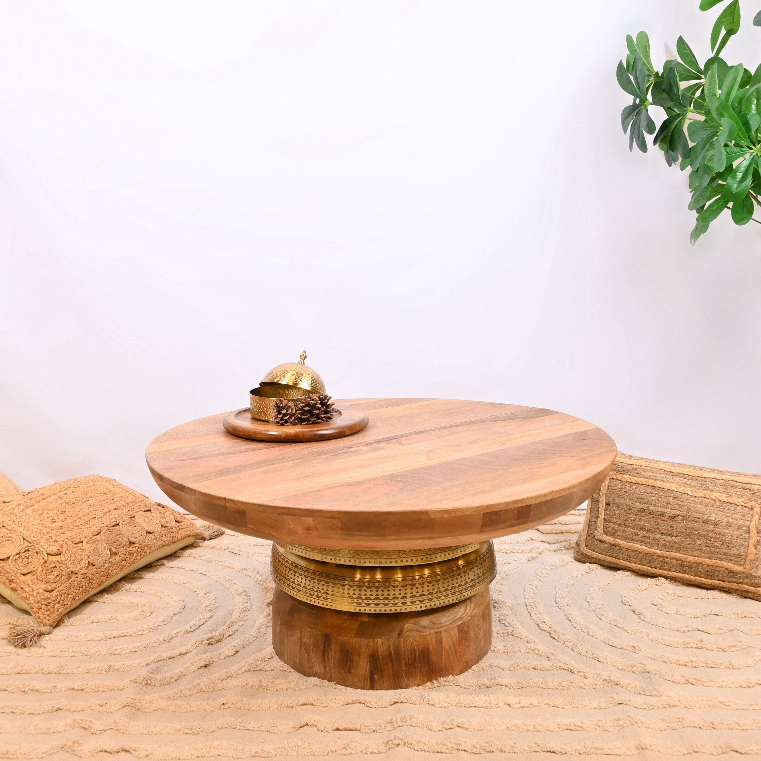 طاولة قهوة بسطح خشبي وتفاصيل بارزة الملمس من لايف ستايل - 40x40x50 سم-furniture-livingroom-coffeetables-image-1