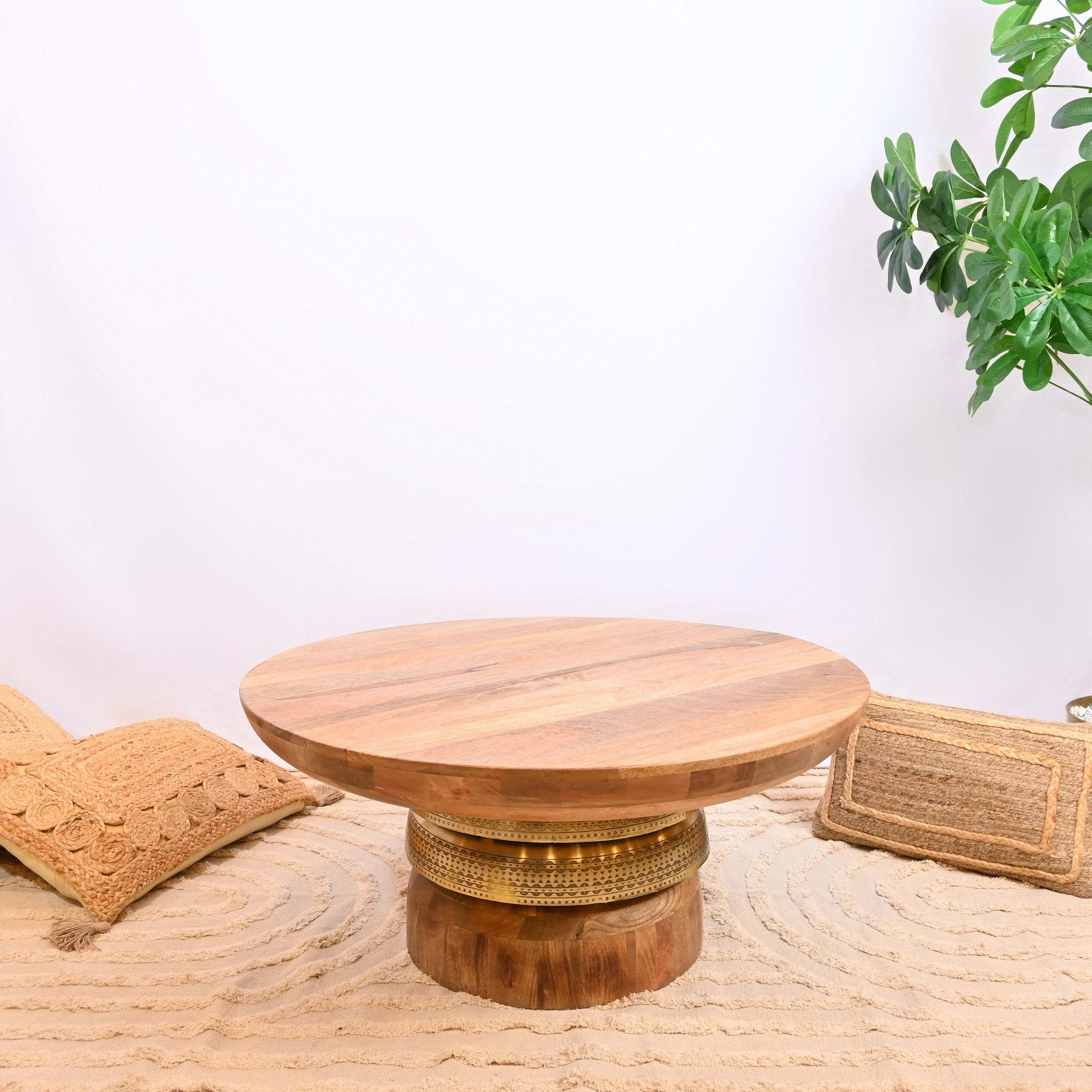 طاولة قهوة بسطح خشبي وتفاصيل بارزة الملمس من لايف ستايل - 40x40x50 سم-furniture-livingroom-coffeetables-image-2